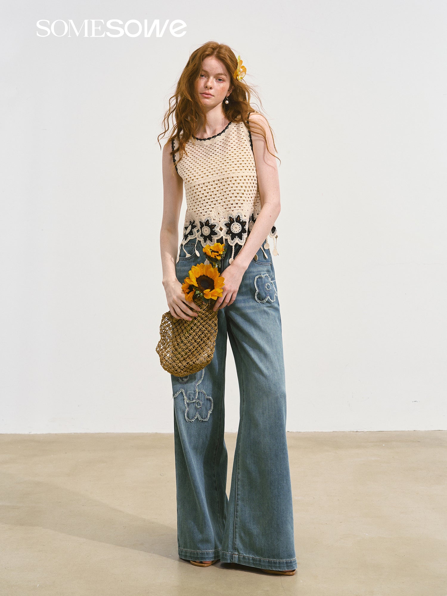 SOMESOWE S2508089 Hairy flower patch denim jeans