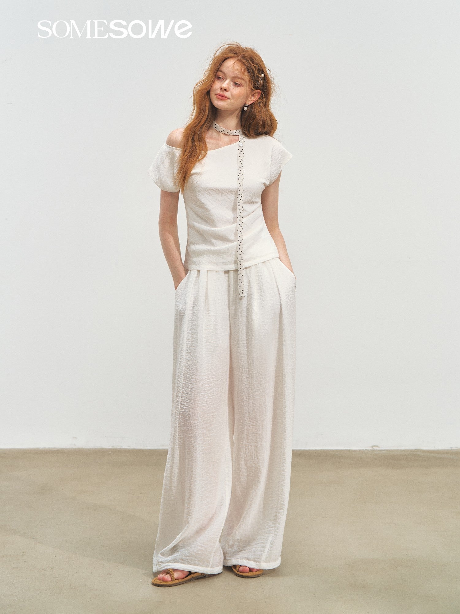 SOMESOWE S2508171&S2508172 One-shoulder polka dot tie top + pants set