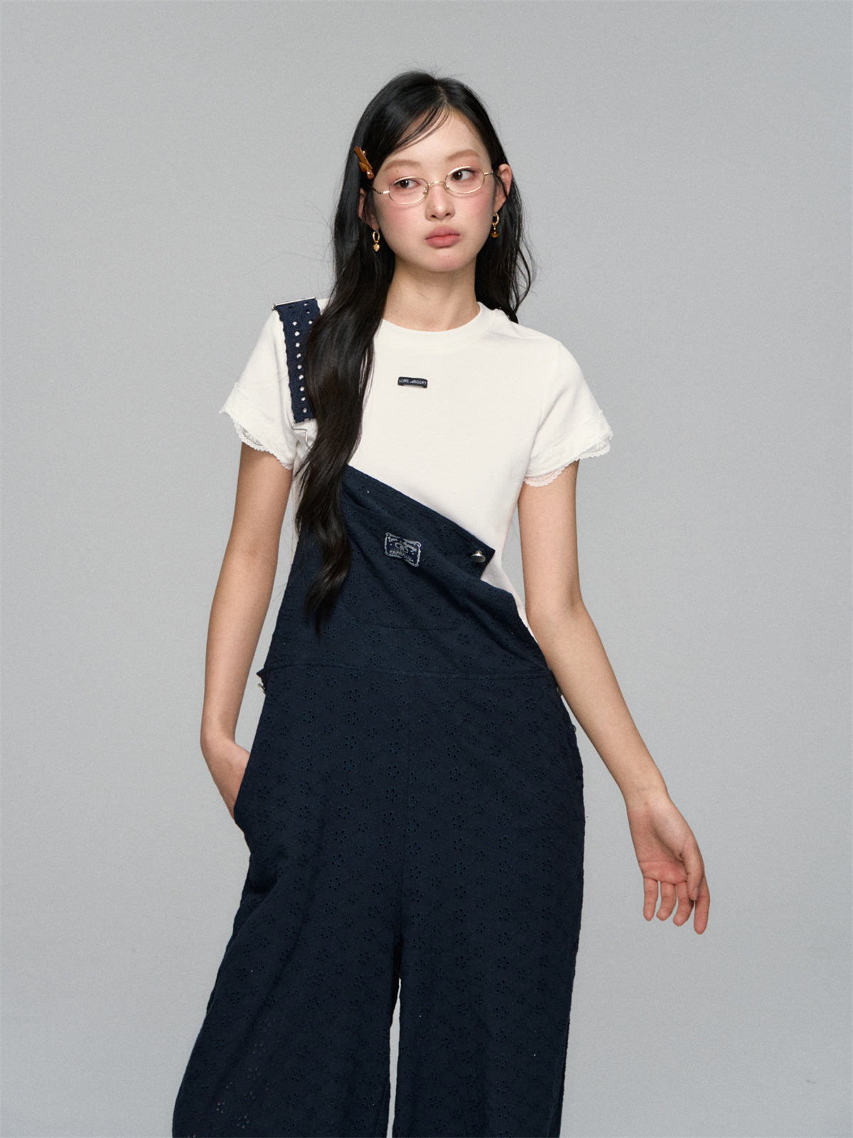 AsGony ASG25141 Simple lace short sleeved T-shirt