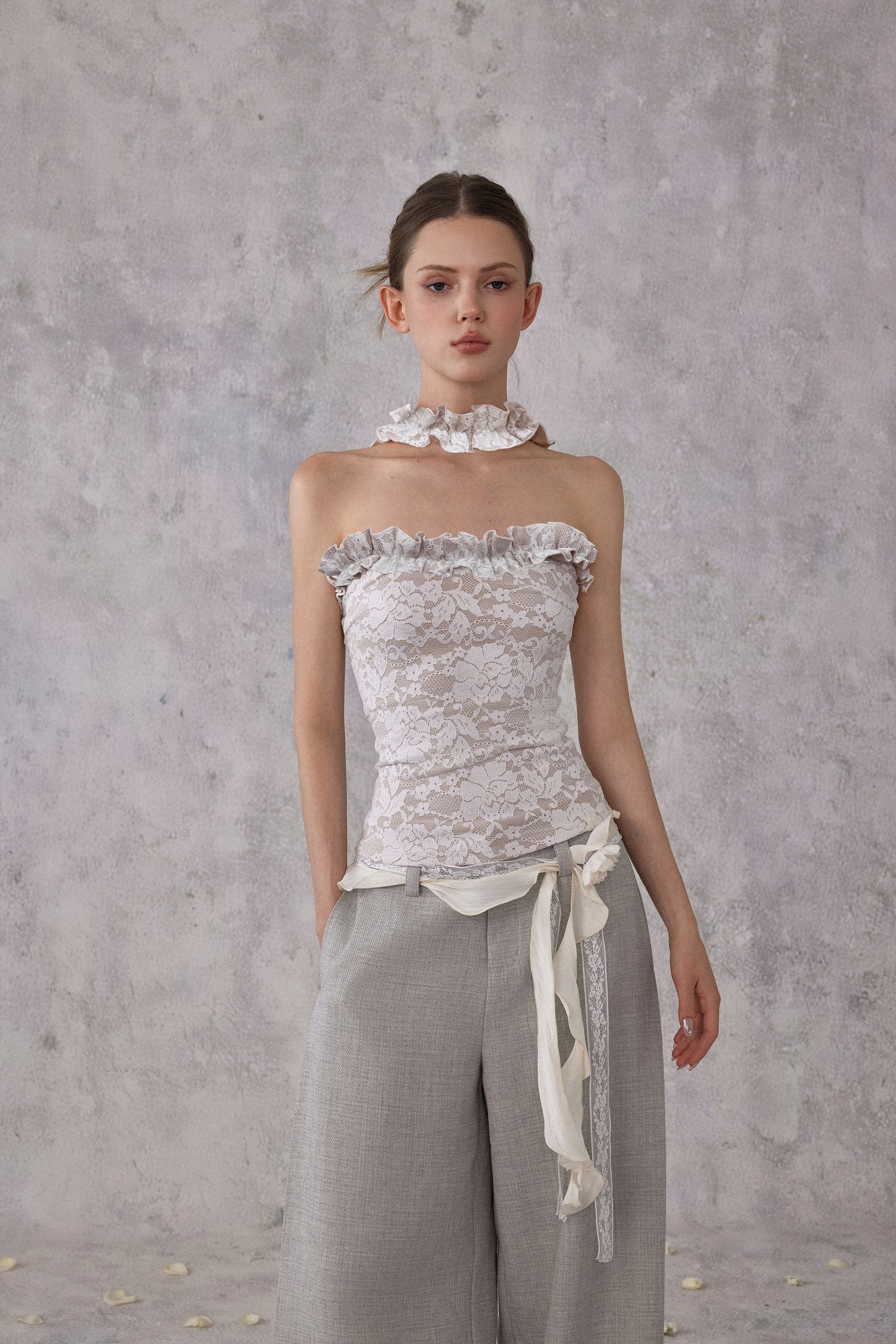 NOMEANSNO N189 Lace ruffle edge strapless top