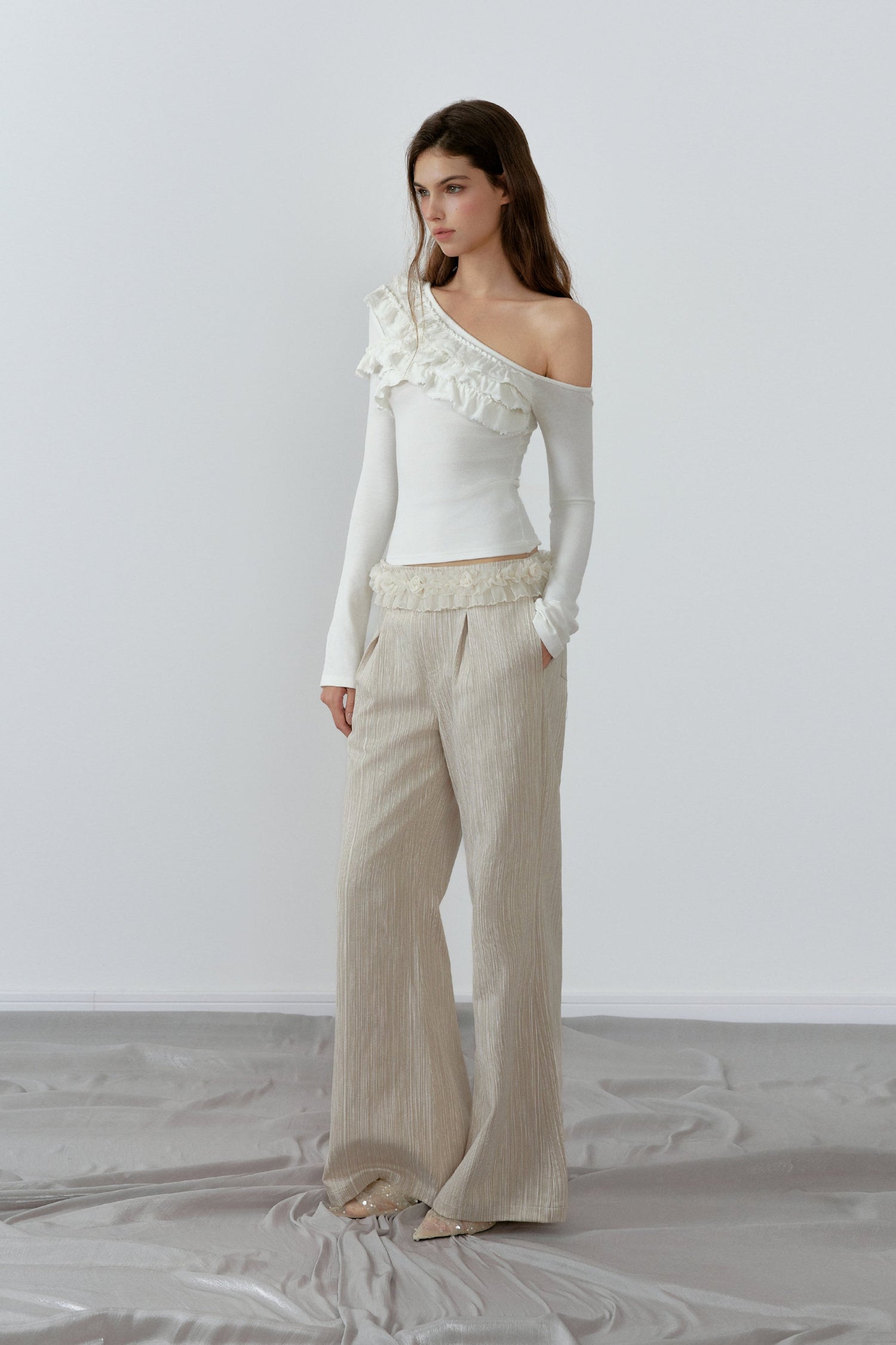 NONCESTNON N205 Ruffled one shoulder white top