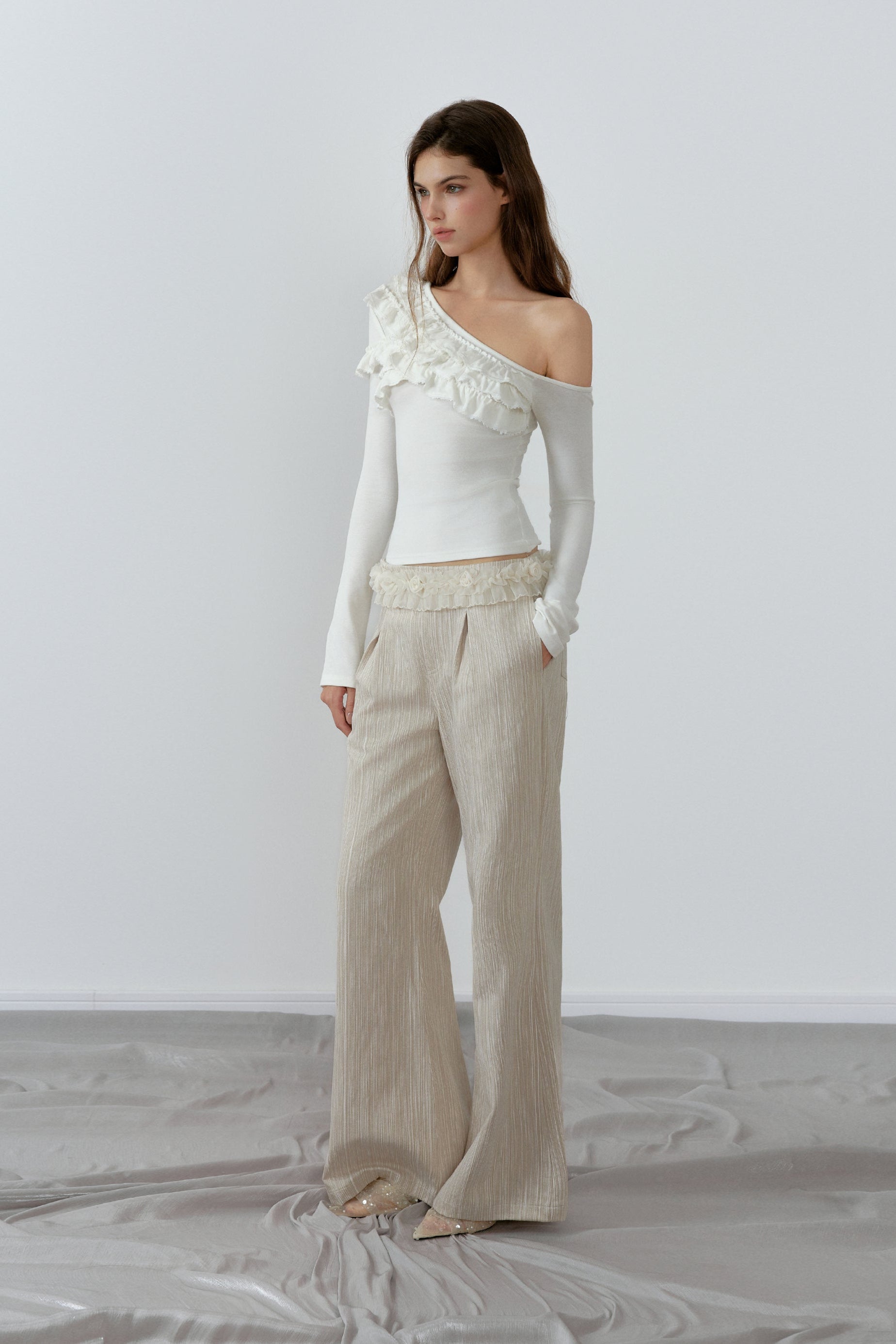 NONCESTNON N205 Ruffled one shoulder white top