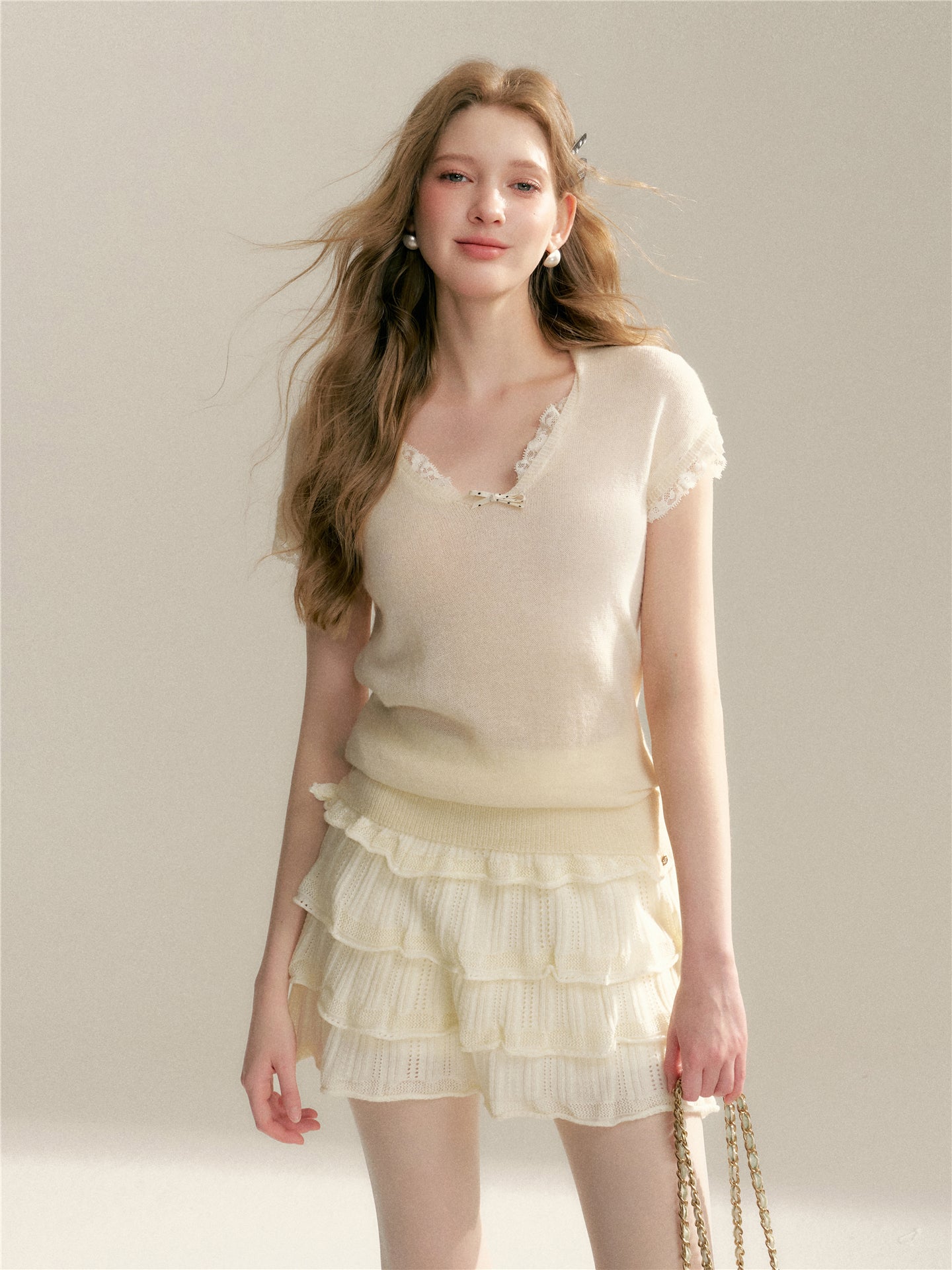 16DEWS 16D246056 V-neck lace lace half sleeved knitted top