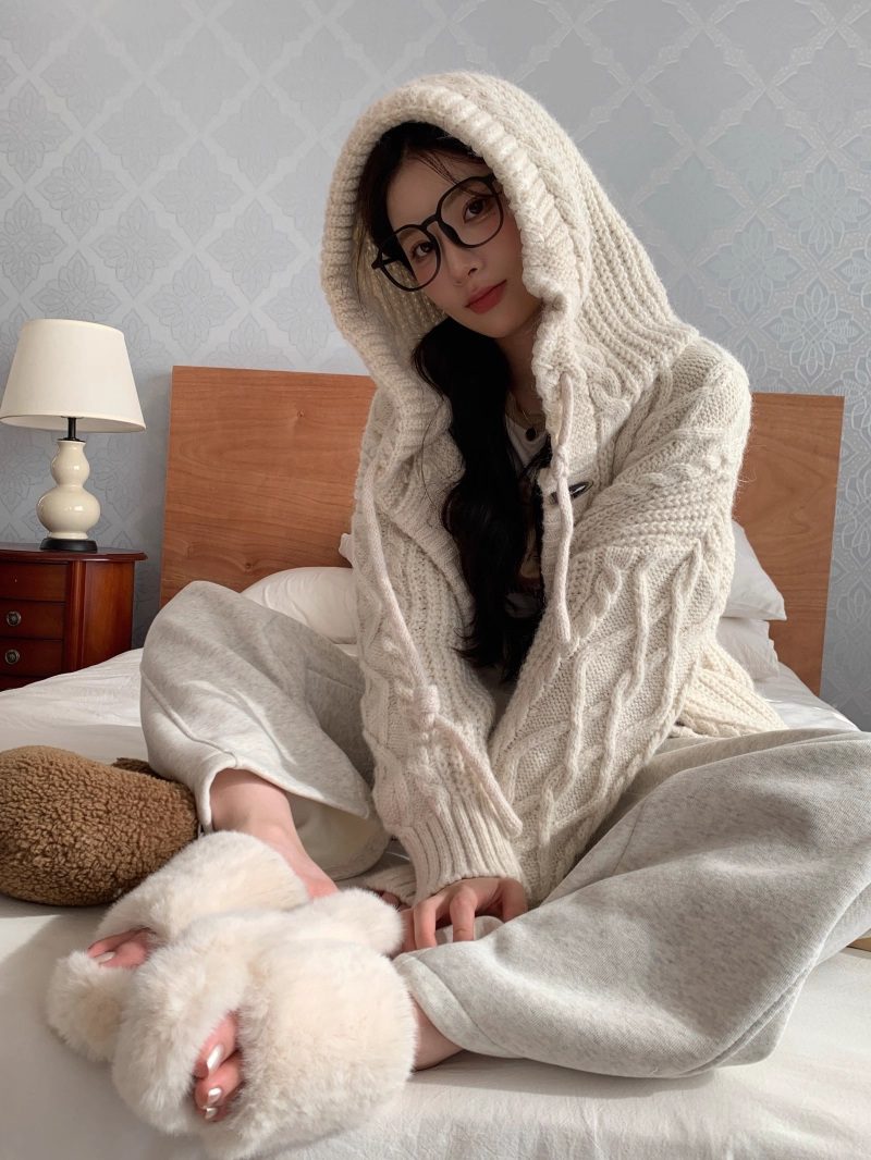 Momonana Hooded Toggle-Front Cardigan (white)