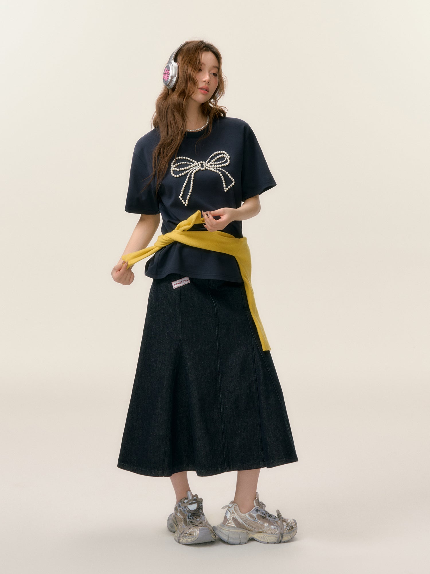 SOMESOWE S2508028 Beaded Bow Short-Sleeve T-Shirt (2color)