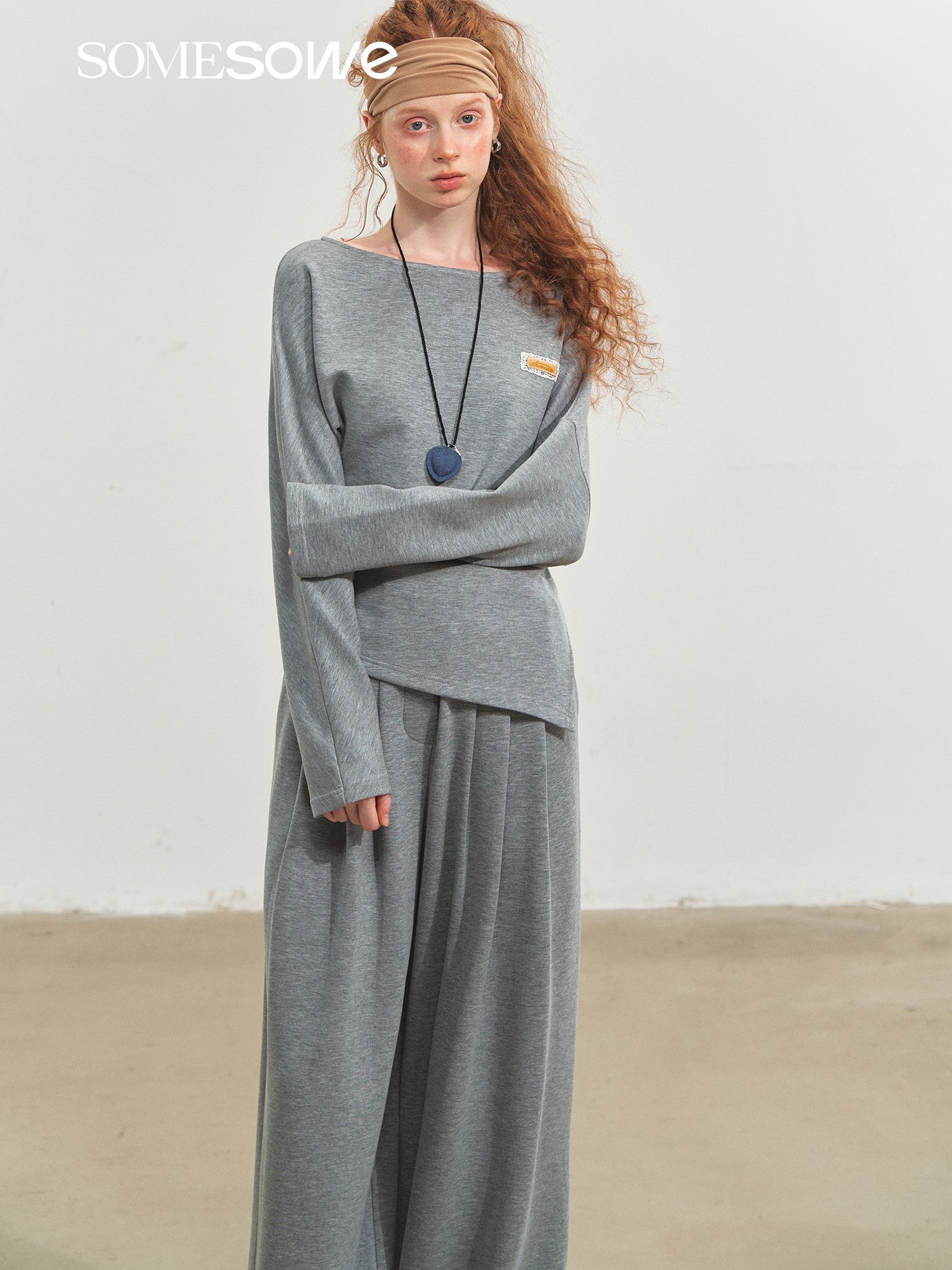 SOMESOWE S2508212&S2508213 Off shoulder irregular top + pants set