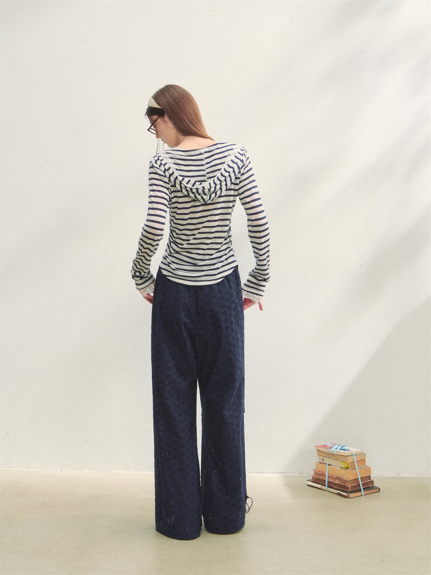 AsGony ASG25281 Flower hollow embroidery strap casual pants