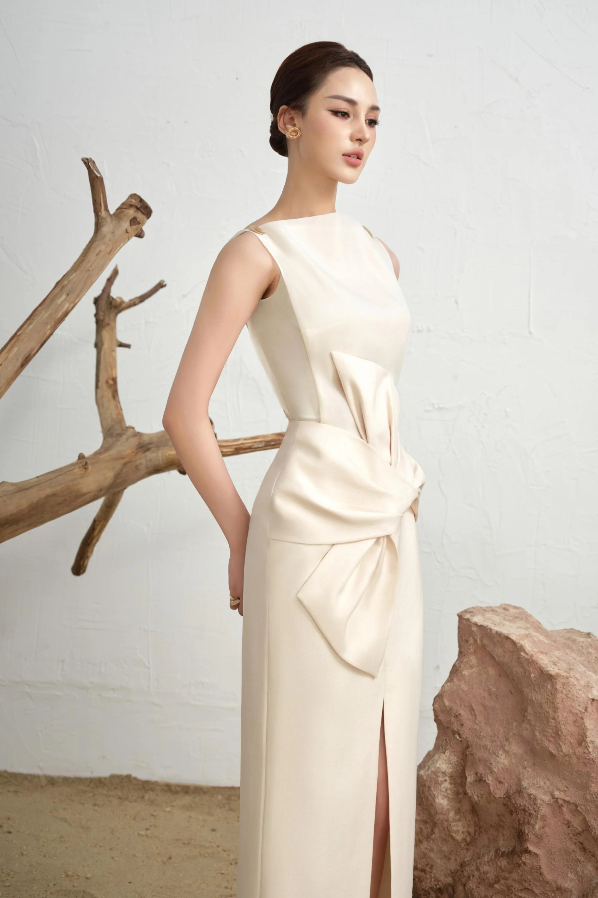 BYDENIO Alva Large Bow Pleated Dress