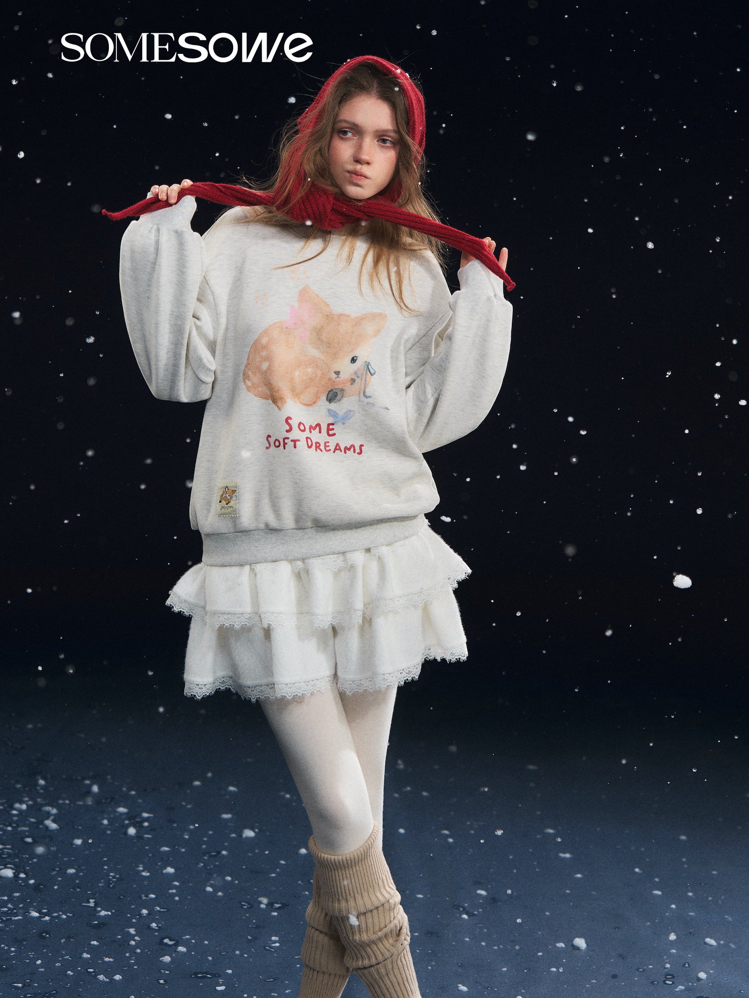 SOMESOWE S2508316 Little deer whispering round neck long sleeved hoodie