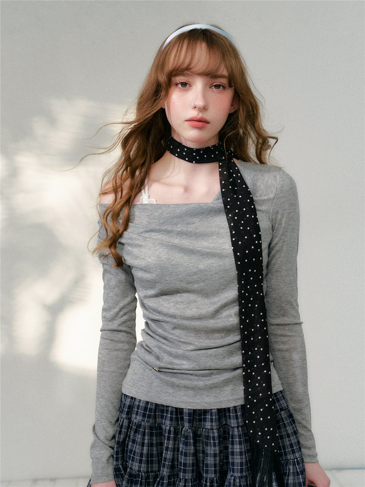 16DEWS 16D26080 Polka dot ribbon pleated collar cinched top