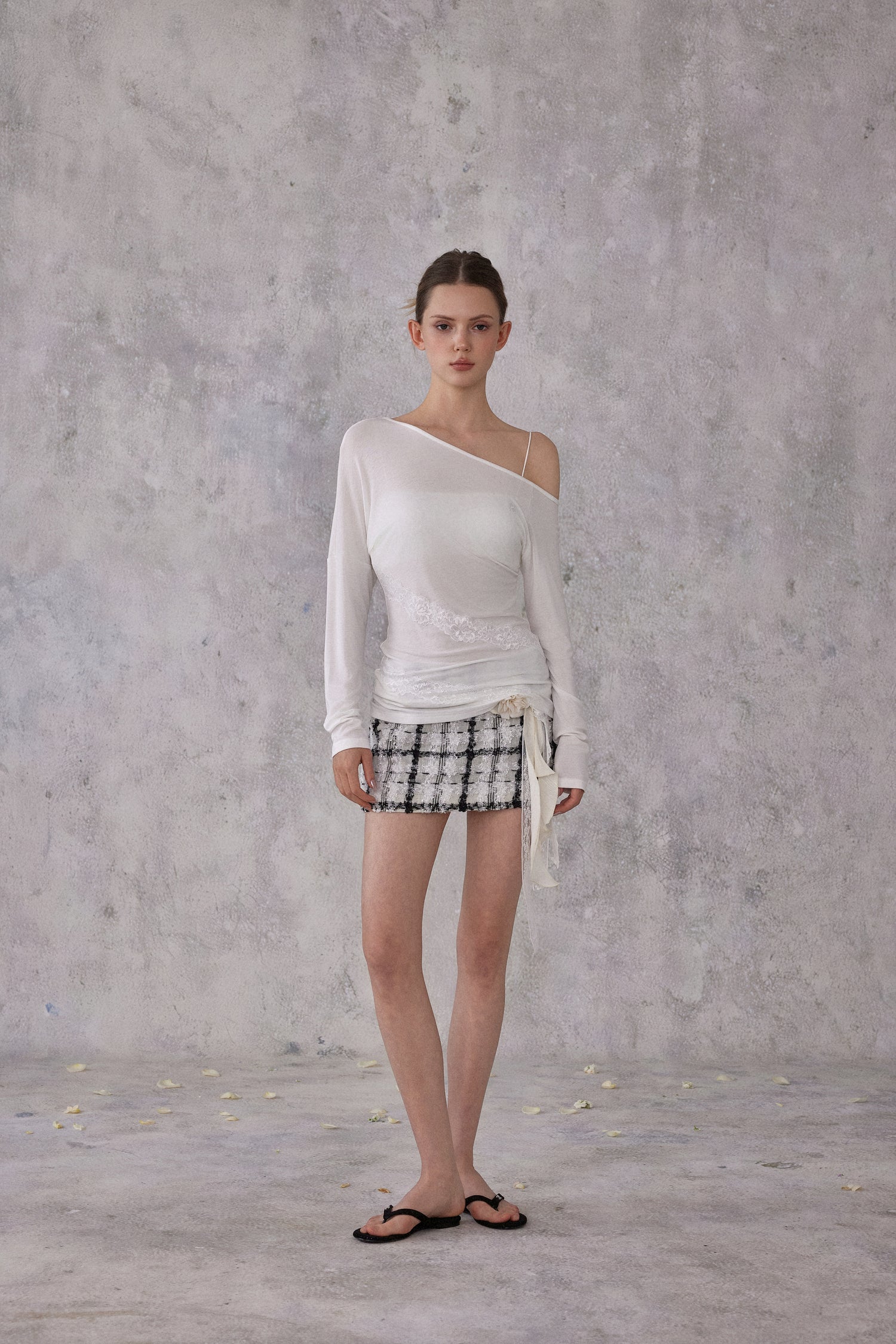 NOMEANSNO N186 Long sleeved lace hem top