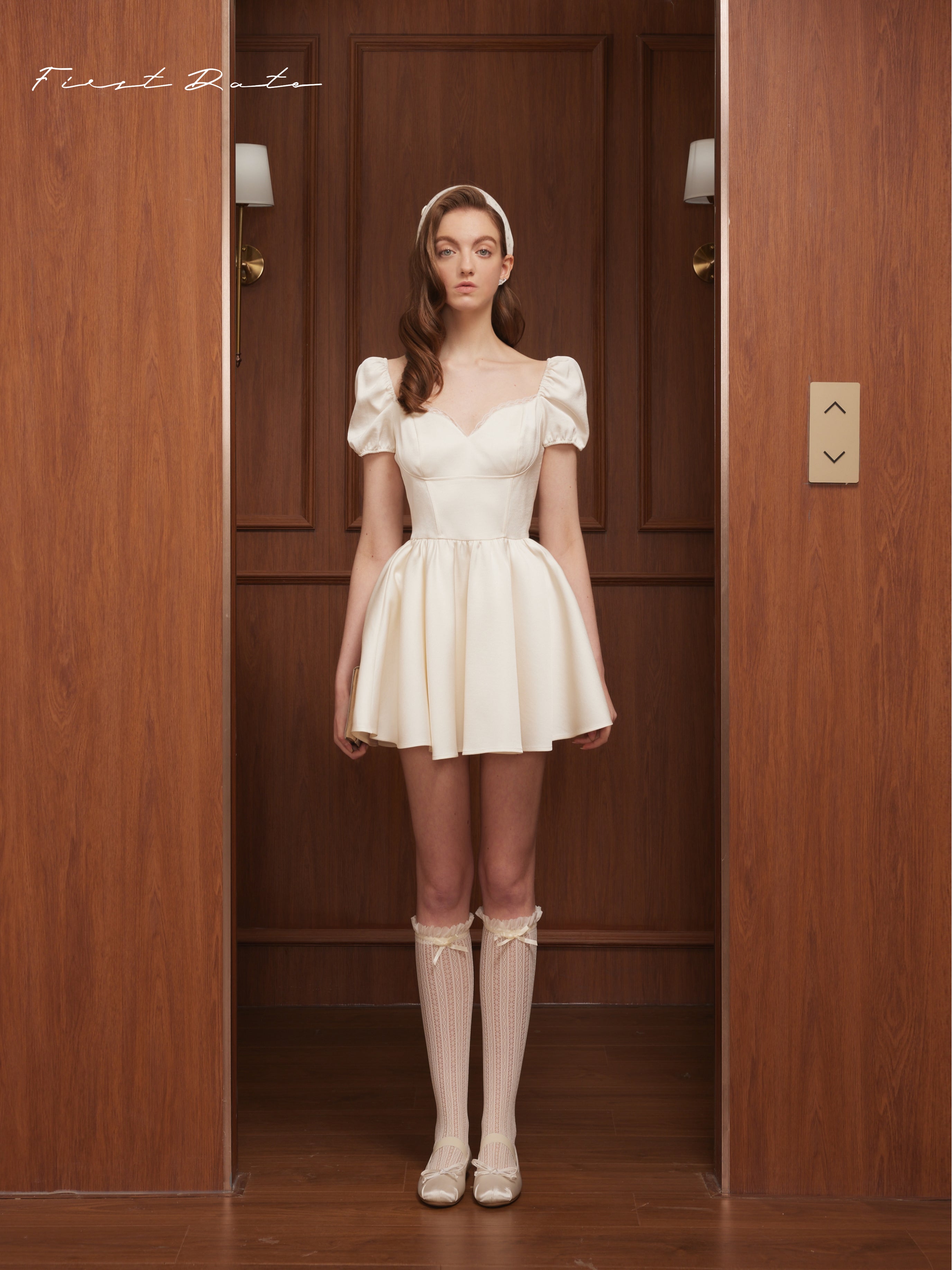 First Date V-neck puff sleeve dress