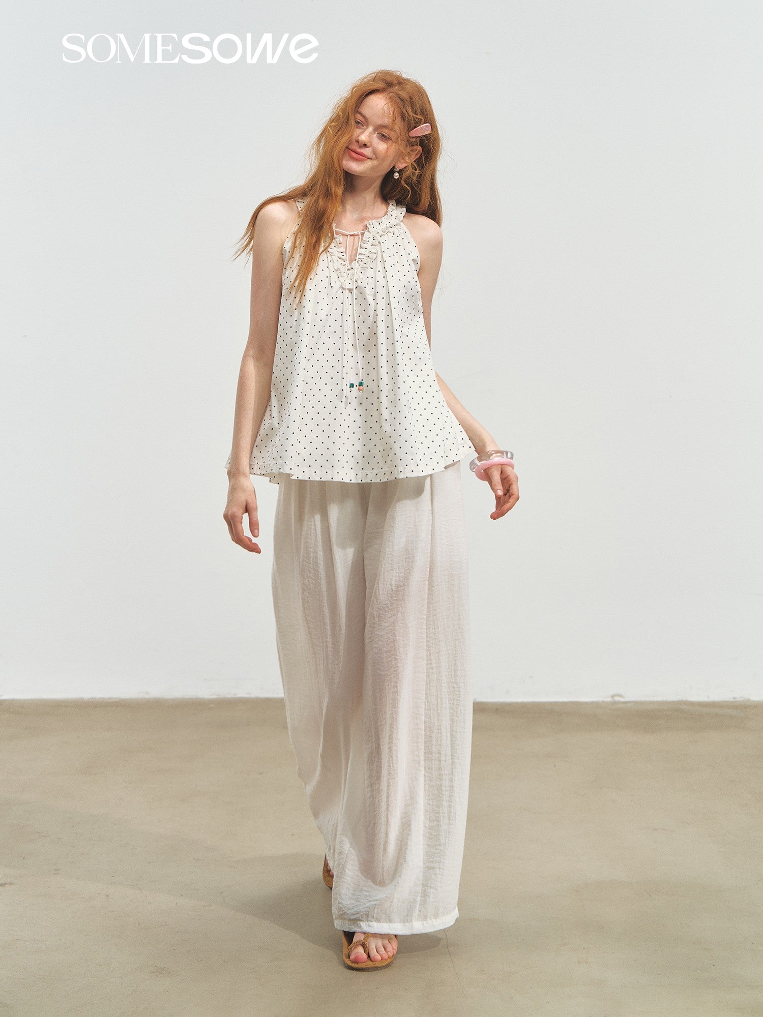 SOMESOWE S2508174 Lace sleeveless halter top (2color)