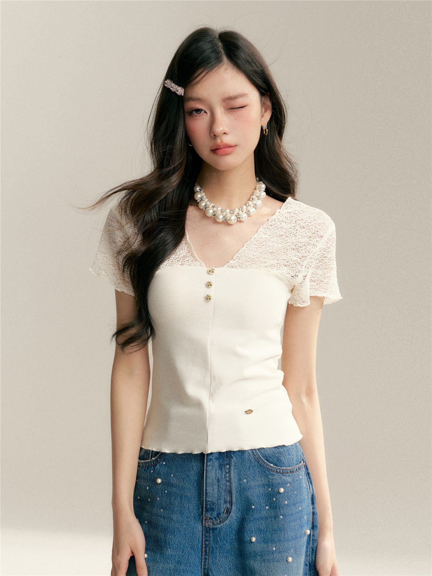 16DEWS 16D246058 Lace patchwork V-neck slim fit short sleeved top