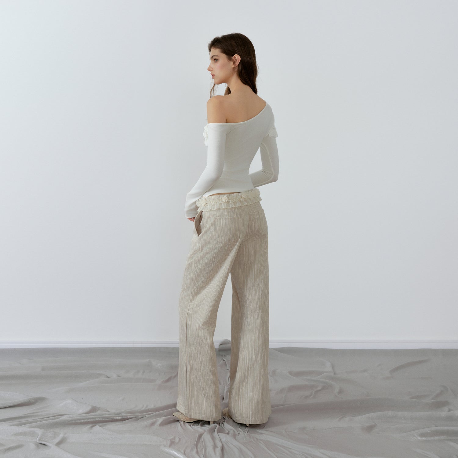 NONCESTNON N205 Ruffled one shoulder white top