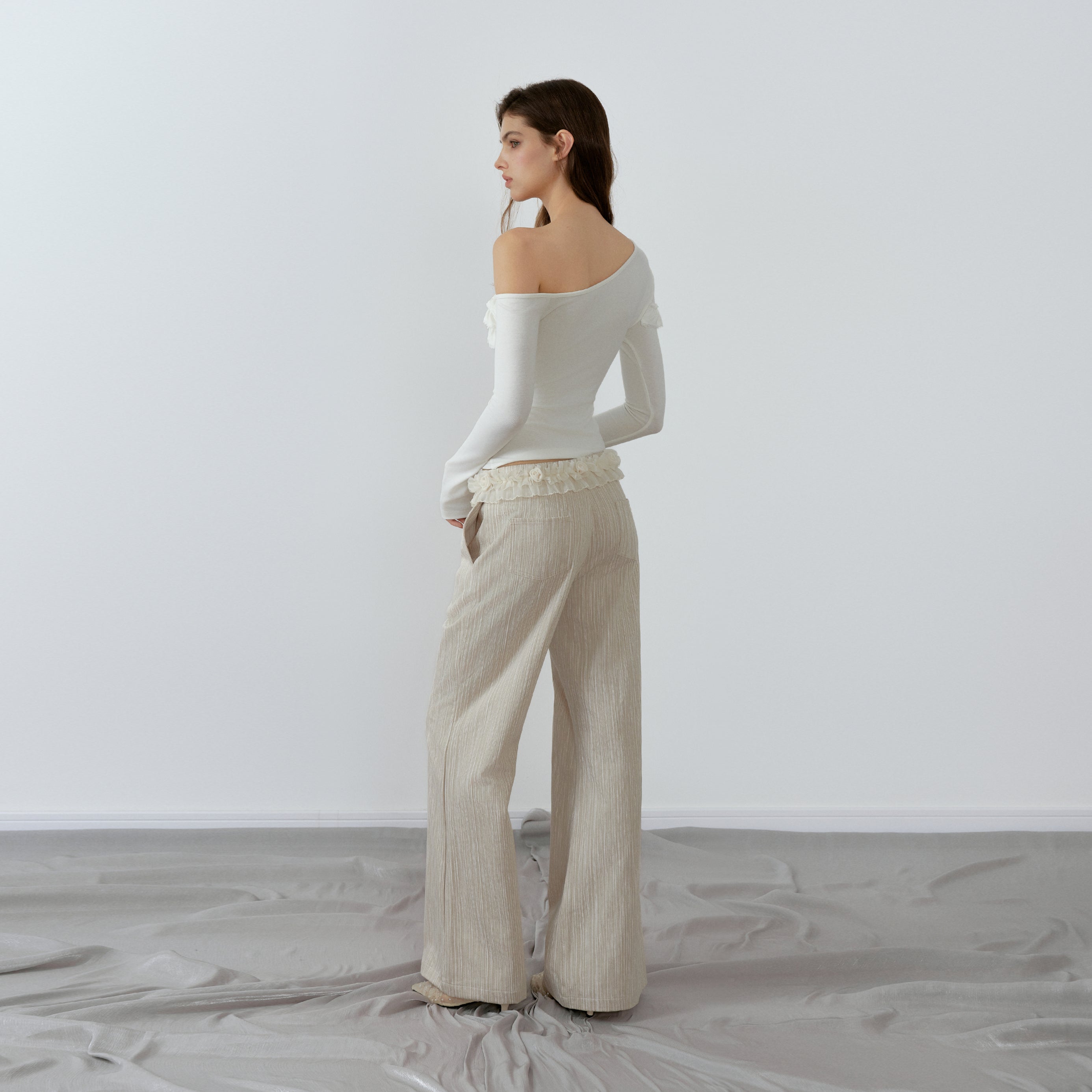 NONCESTNON N205 Ruffled one shoulder white top