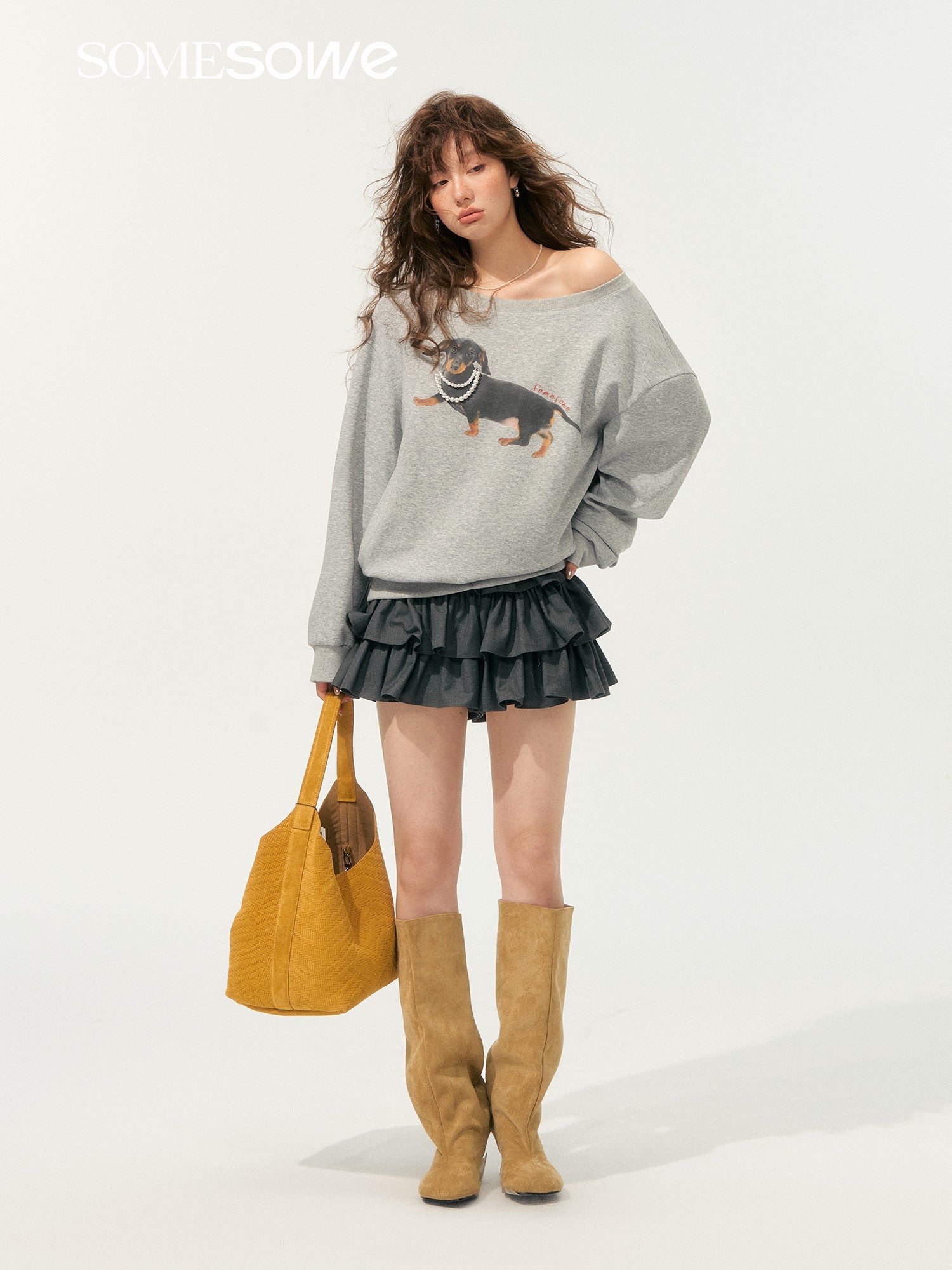 SOMESOWE S2508179 Pearl dachshund one shoulder hoodie