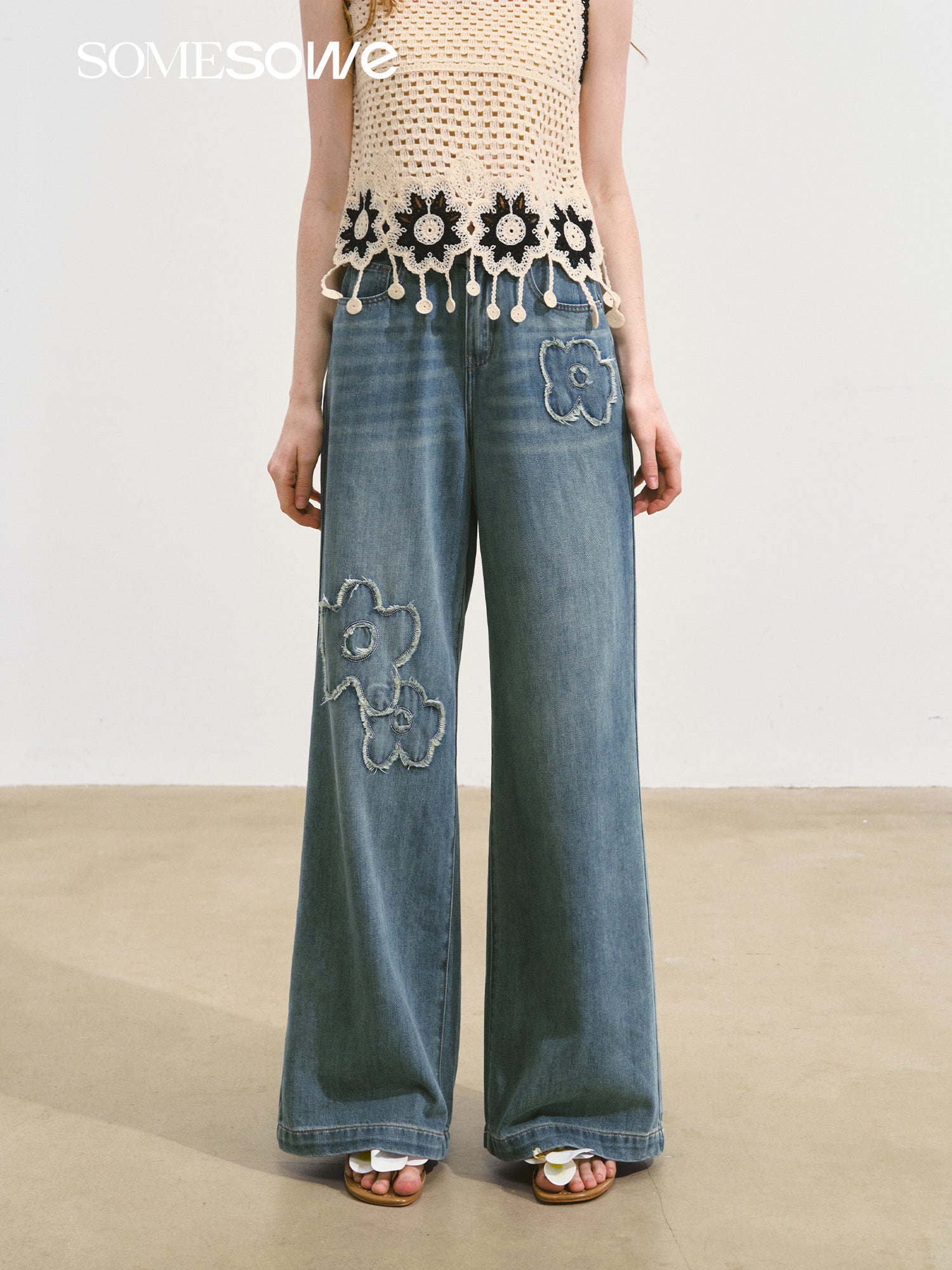 SOMESOWE S2508089 Hairy flower patch denim jeans