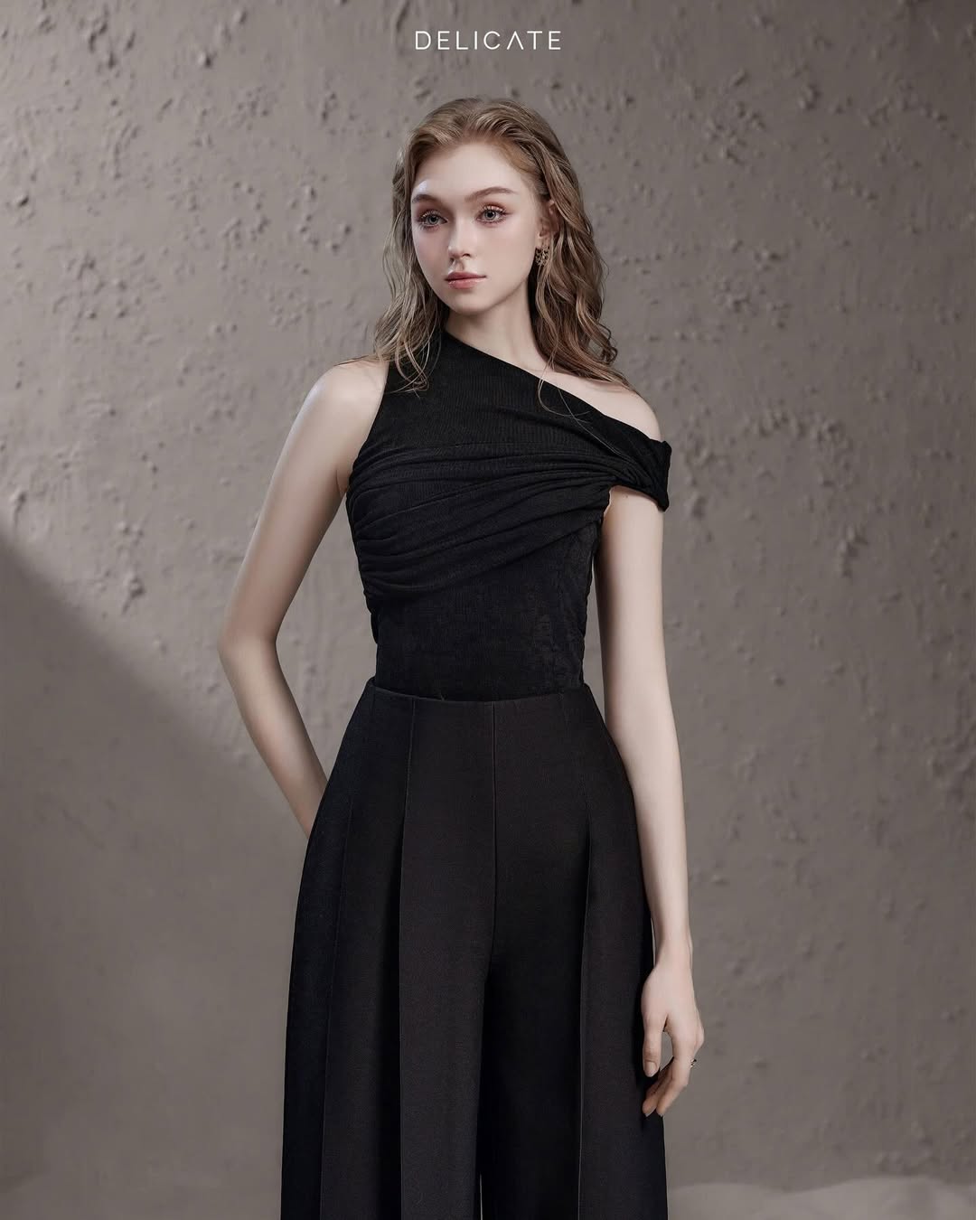 Delicate One-shoulder top + pants set (seperate)