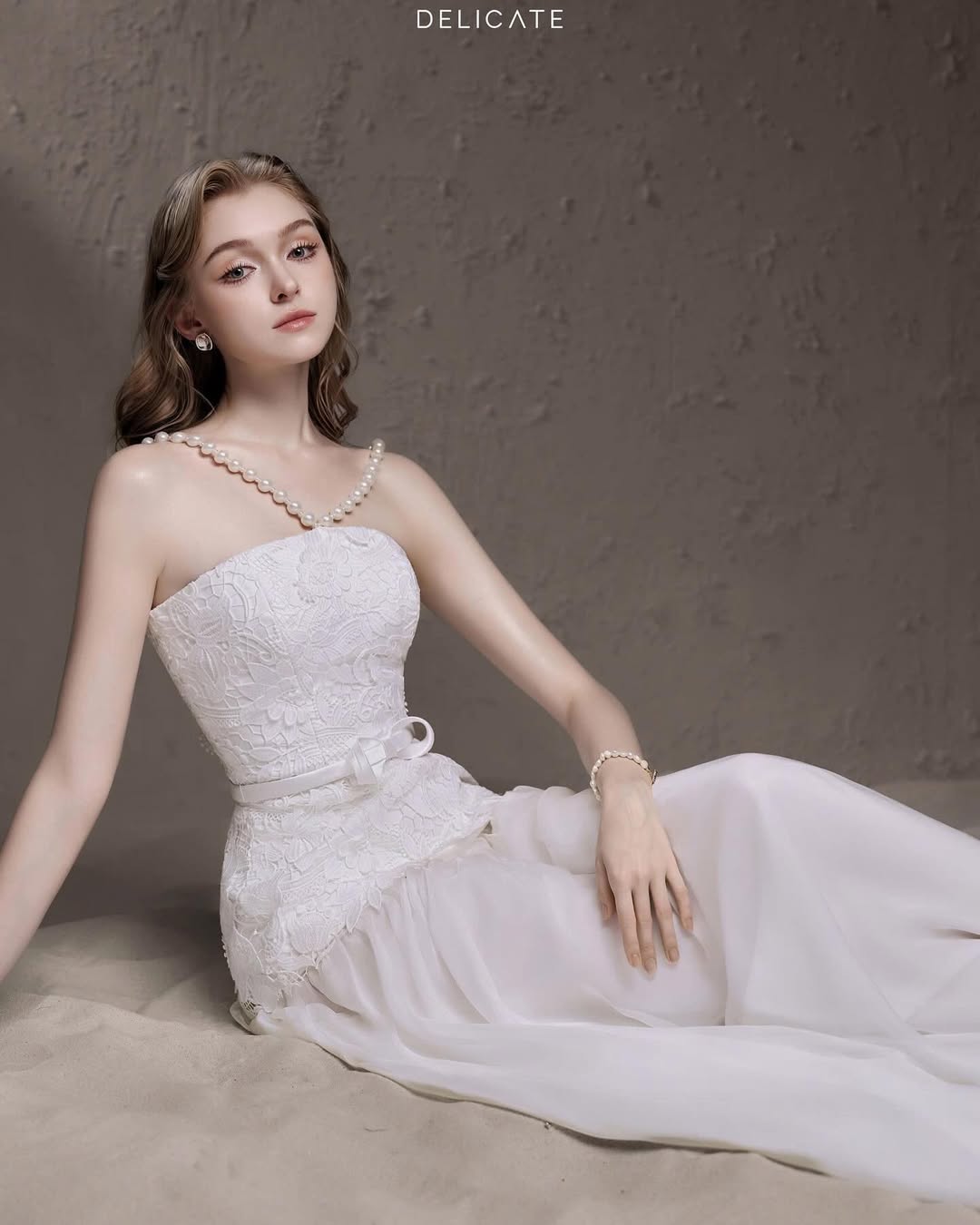 Delicate Pearl halter-neck dress