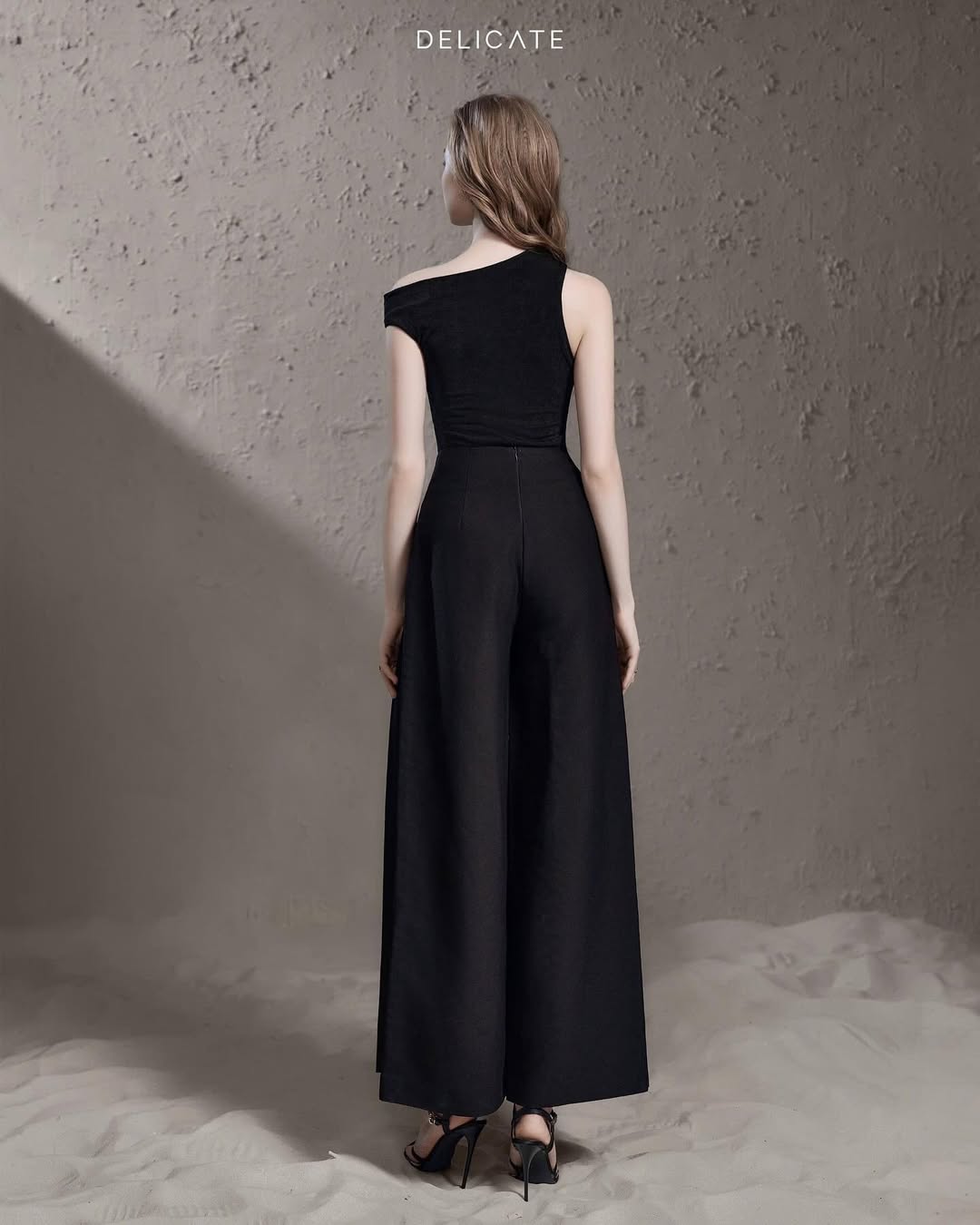 Delicate One-shoulder top + pants set (seperate)