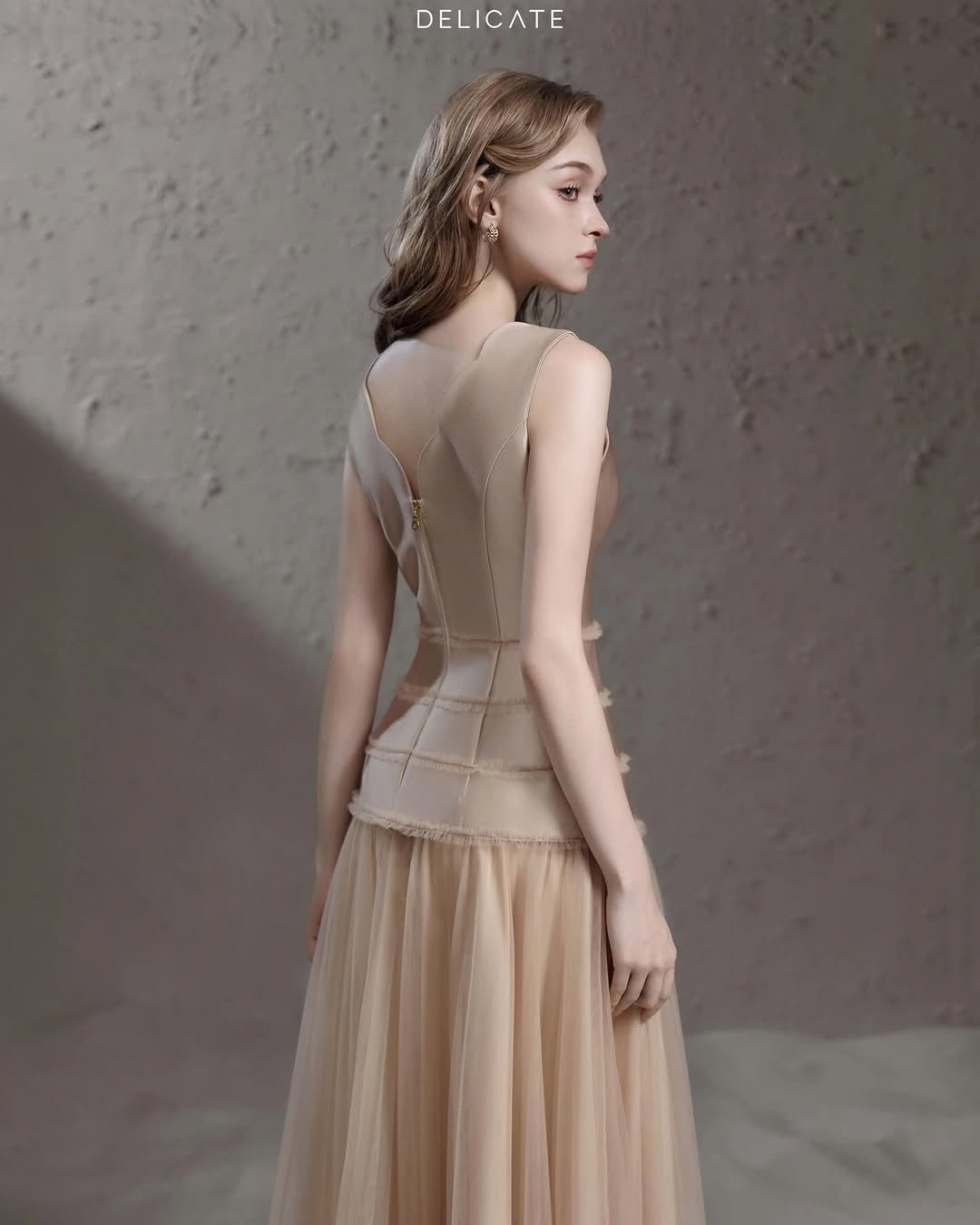 Delicate V-neck top + chiffon skirt set