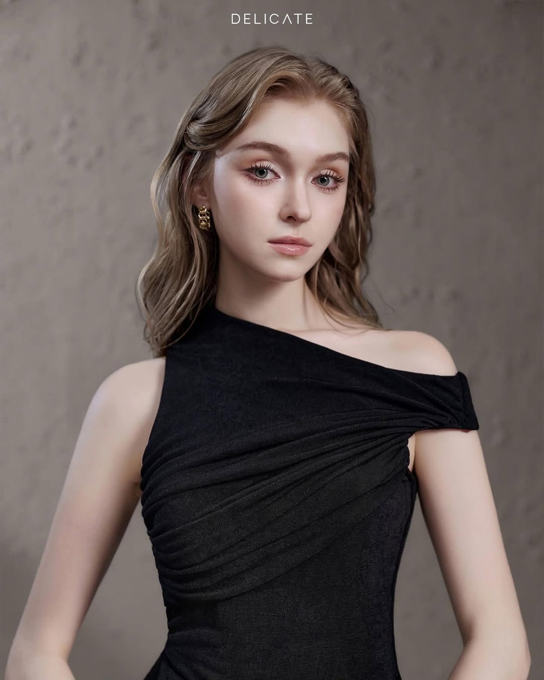 Delicate One-shoulder top + pants set (seperate)