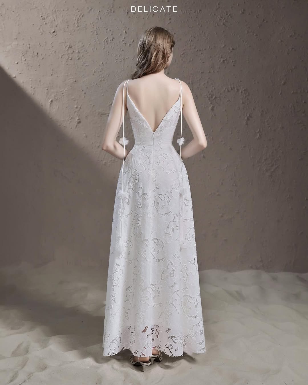 Delicate V-neck lace dress
