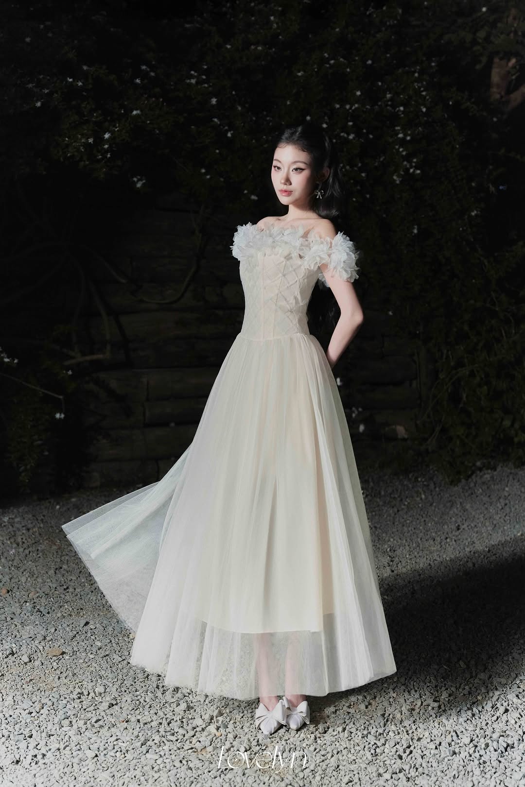 Lovelyn Light gauze petal strapless dress
