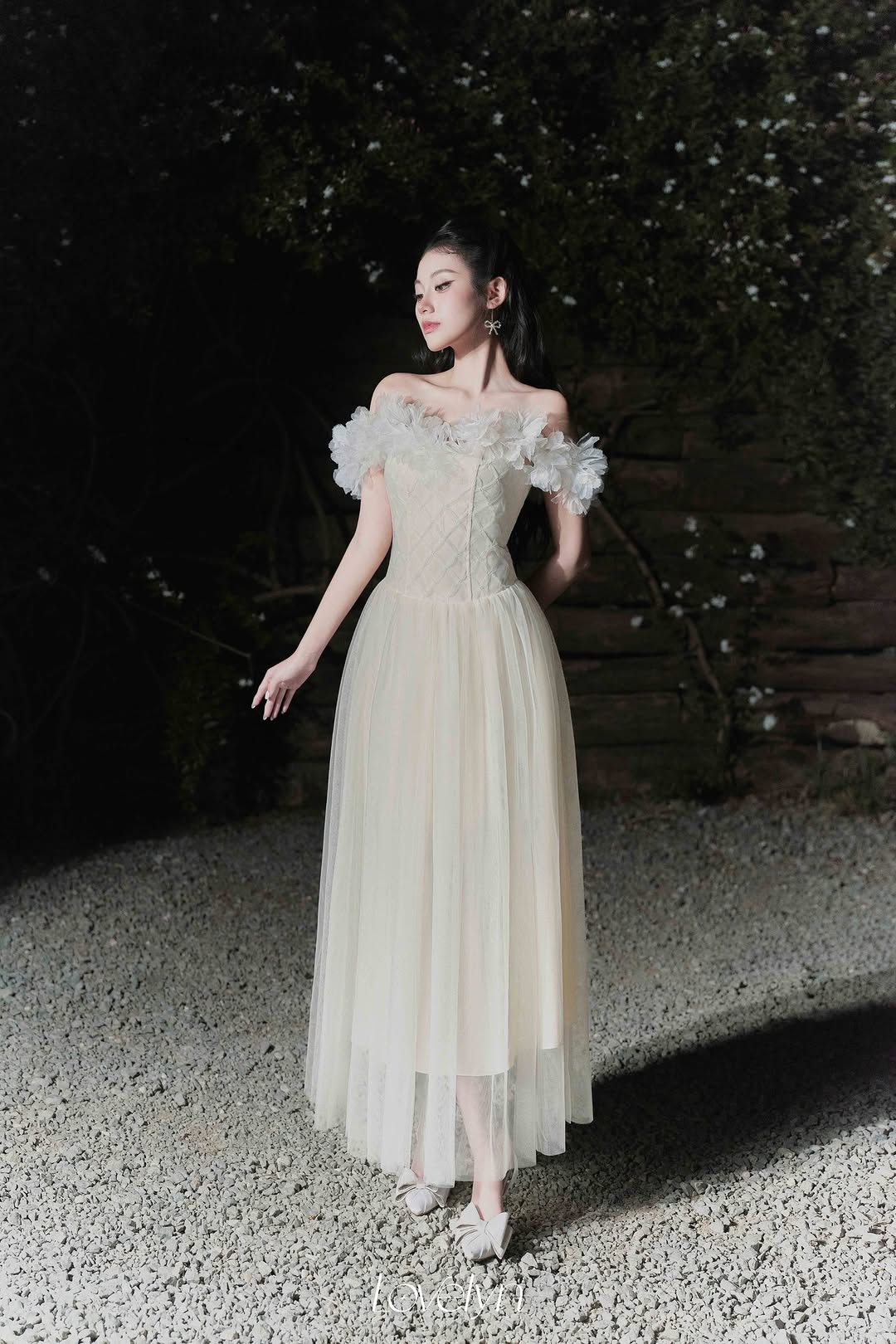 Lovelyn Light gauze petal strapless dress