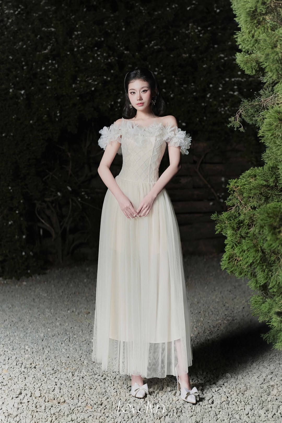 Lovelyn Light gauze petal strapless dress