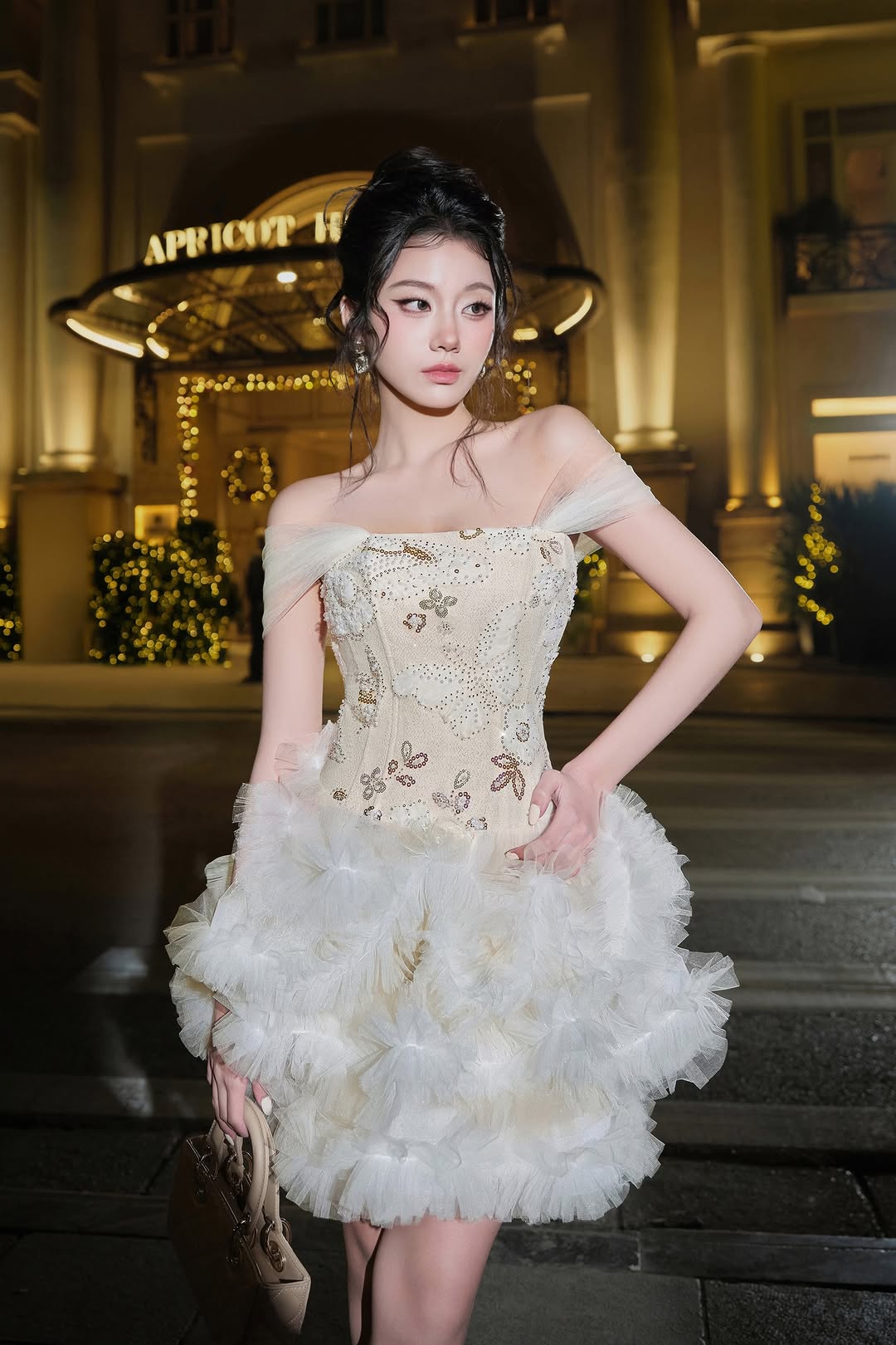 Lovelyn Embroidery off-shoulder puffy dress