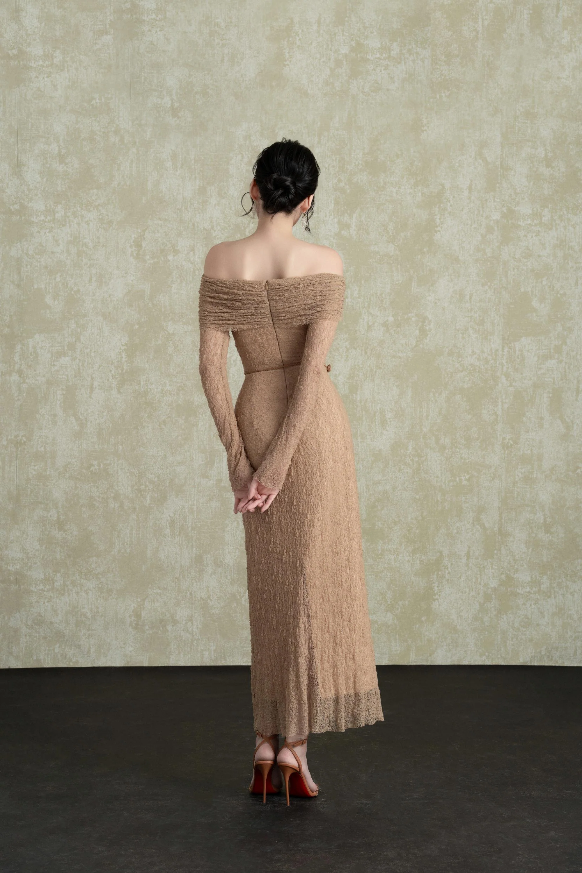 BYDENIO Hazel Wrinkled Off-shoulder Bodycon Dress