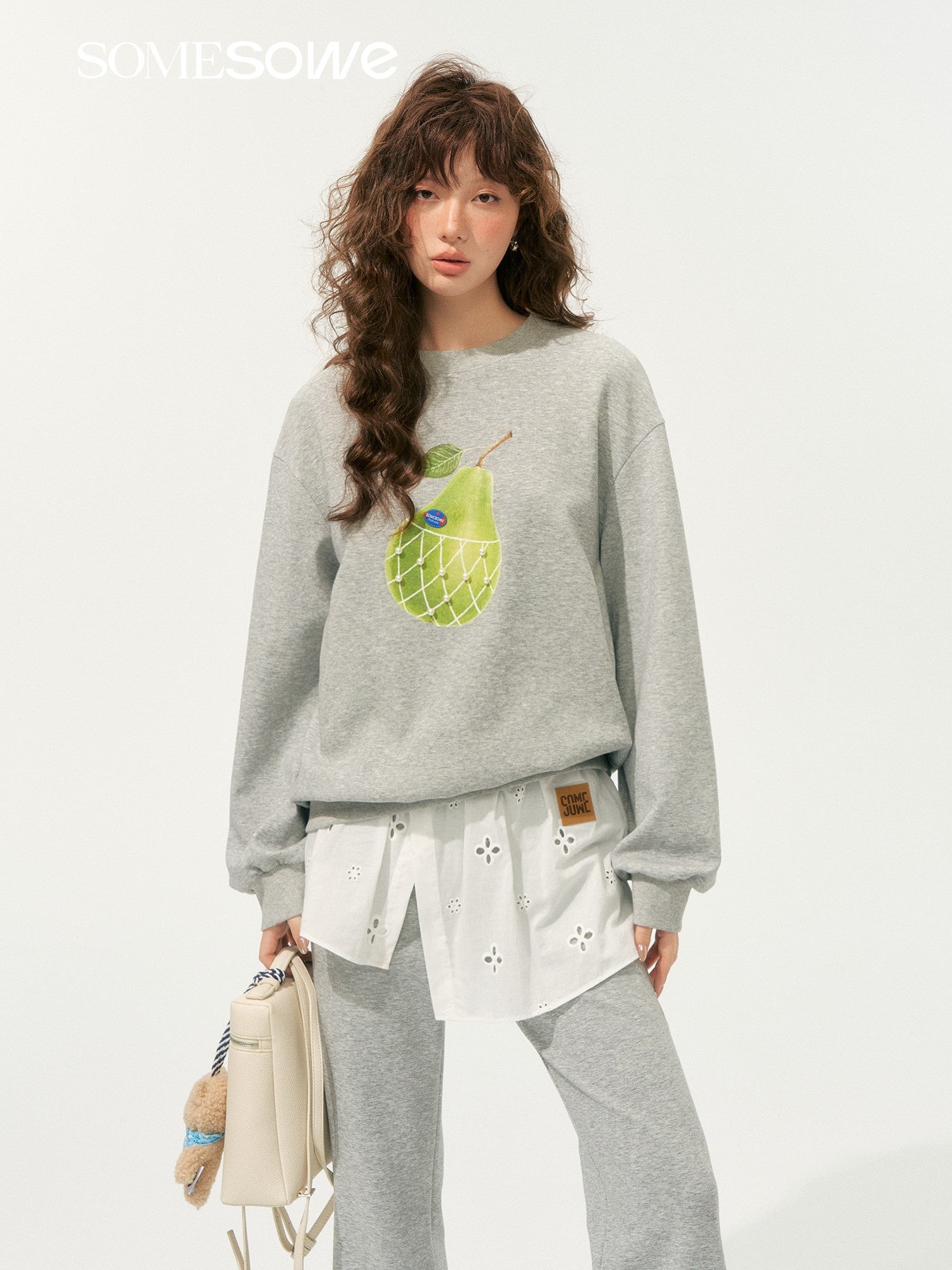 SOMESOWE S2508178 Pear print round neck hoodie