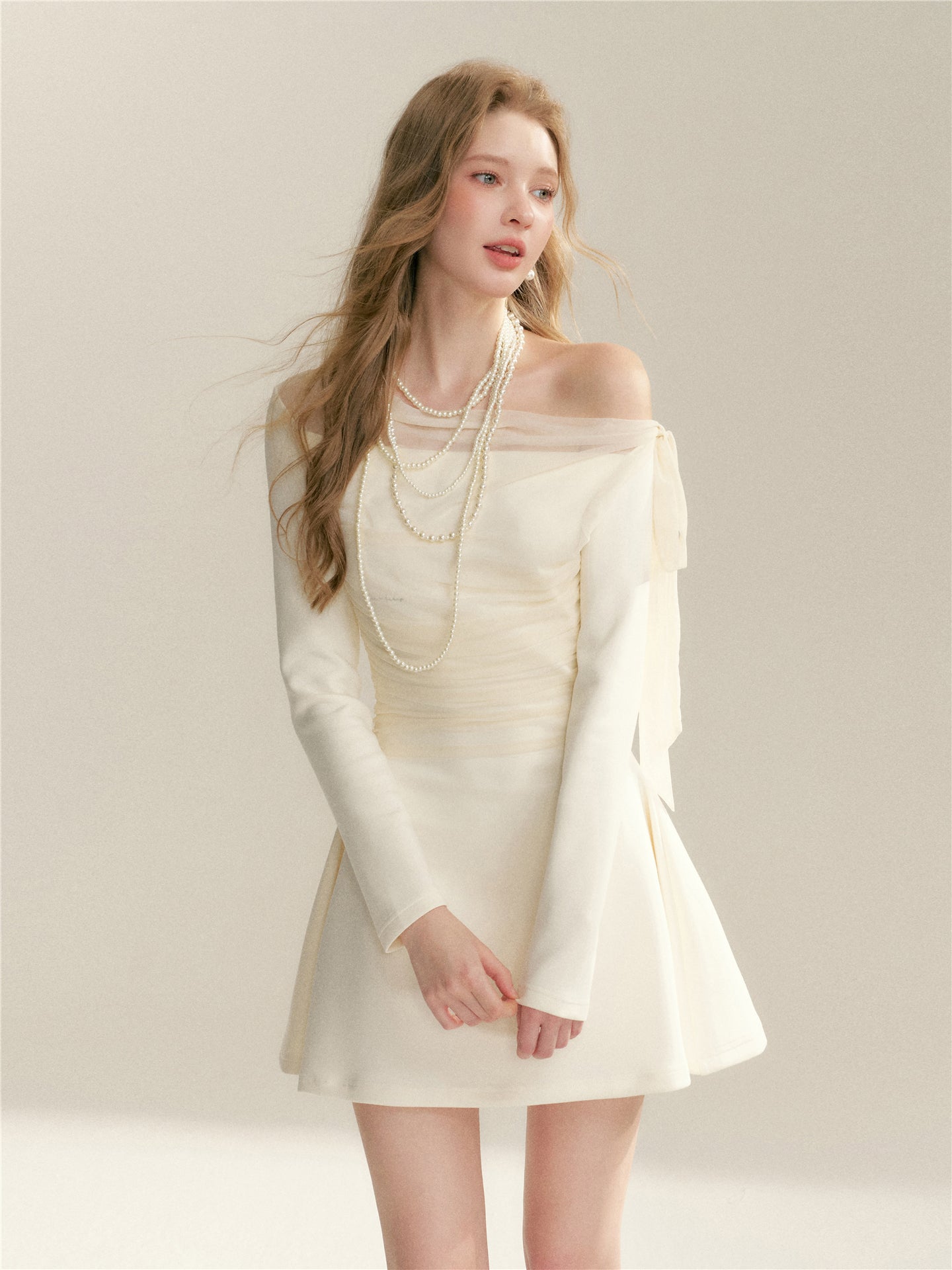 16DEWS 16D26021 Off shoulder bow slim fit long sleeved dress