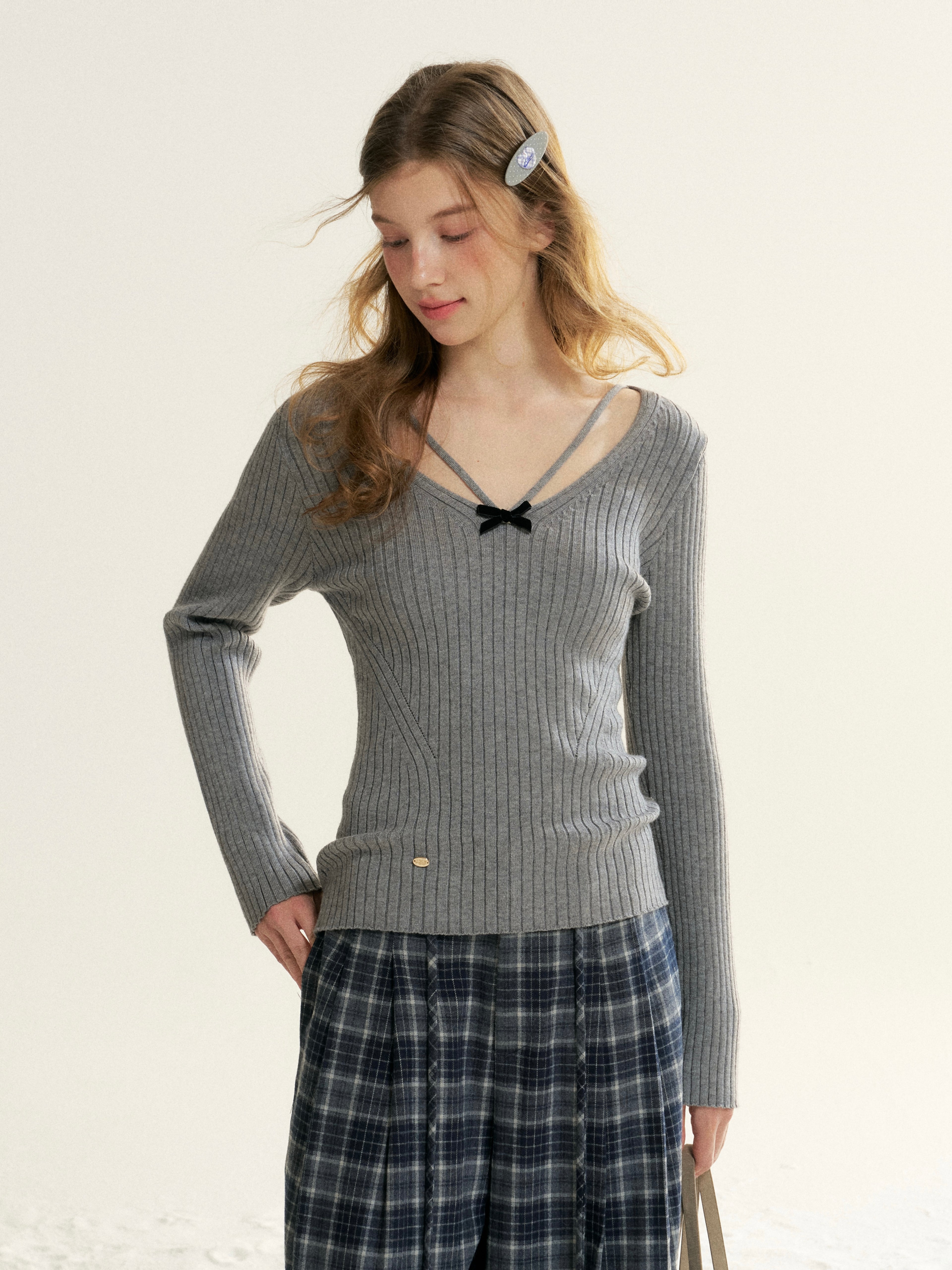 16DEWS 16D25507 V-neck slim-fit knit top