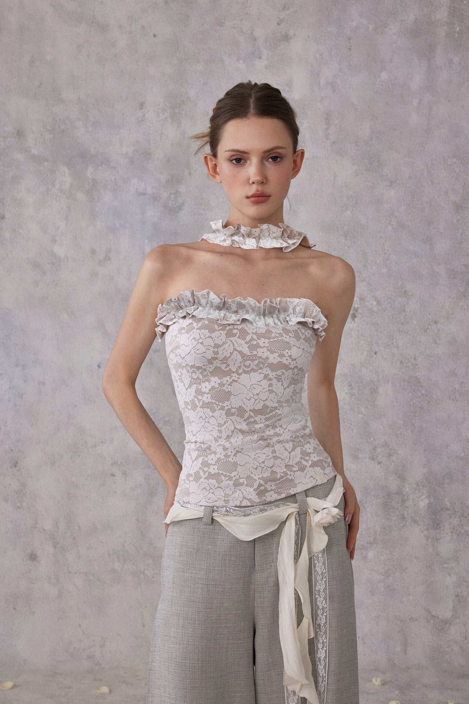 NOMEANSNO N189 Lace ruffle edge strapless top