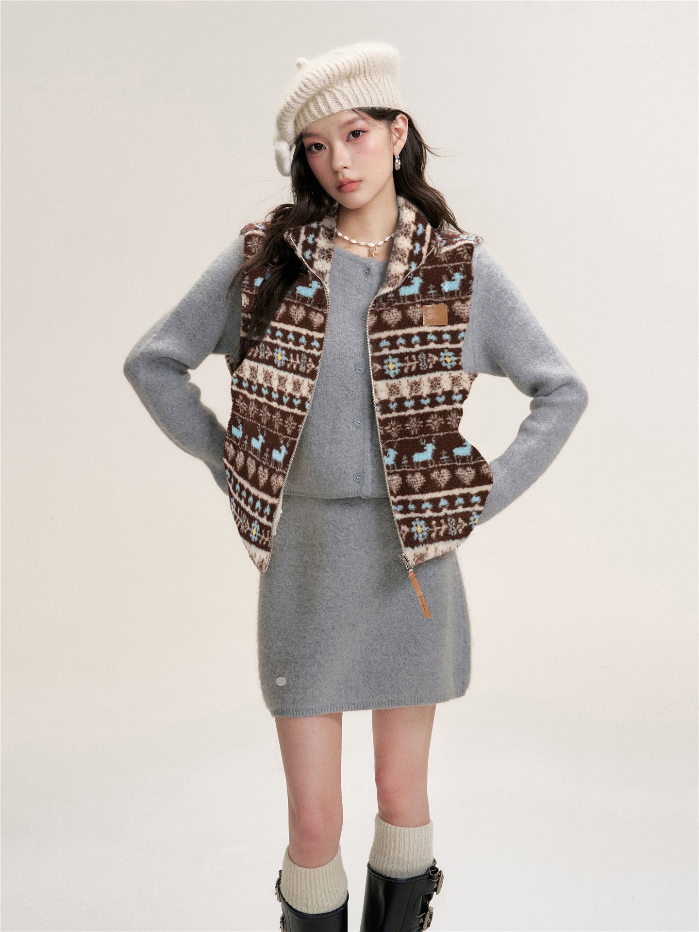 16DEWS 16D25480 Double sided Fer Island vest jacket