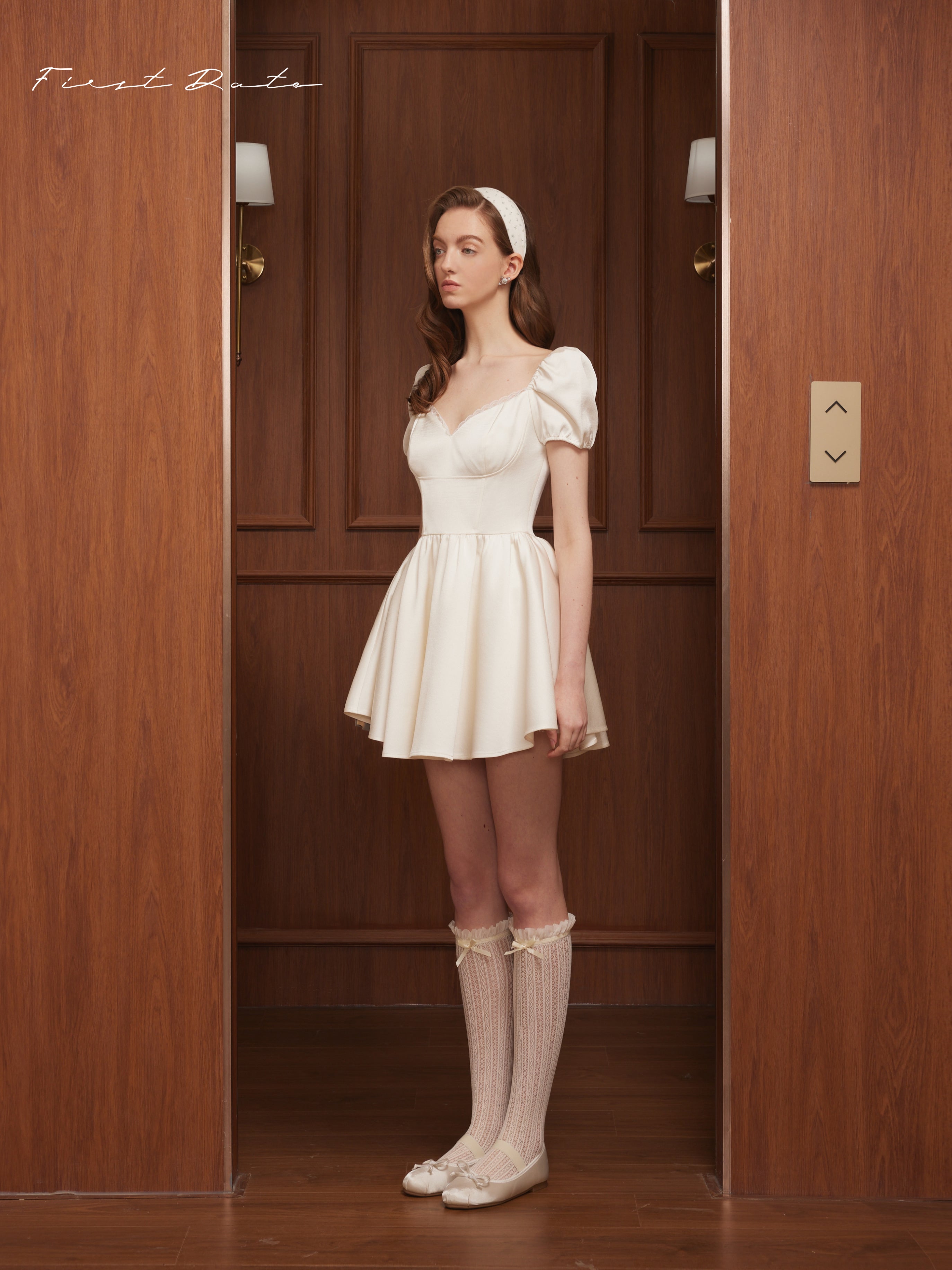 First Date V-neck puff sleeve dress