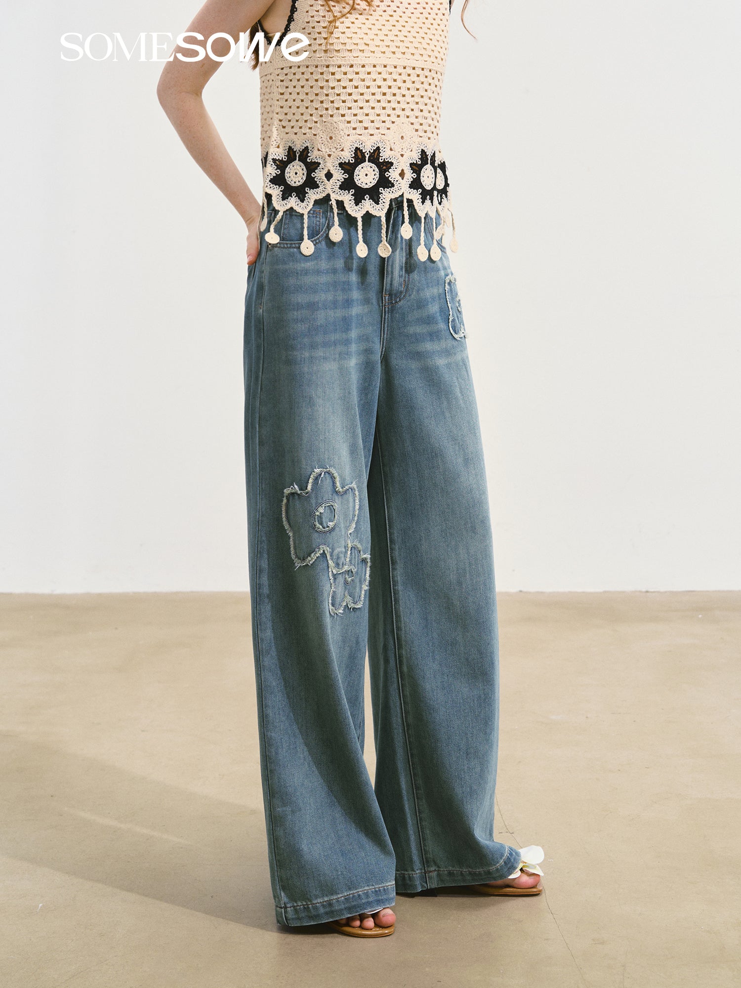 SOMESOWE S2508089 Hairy flower patch denim jeans