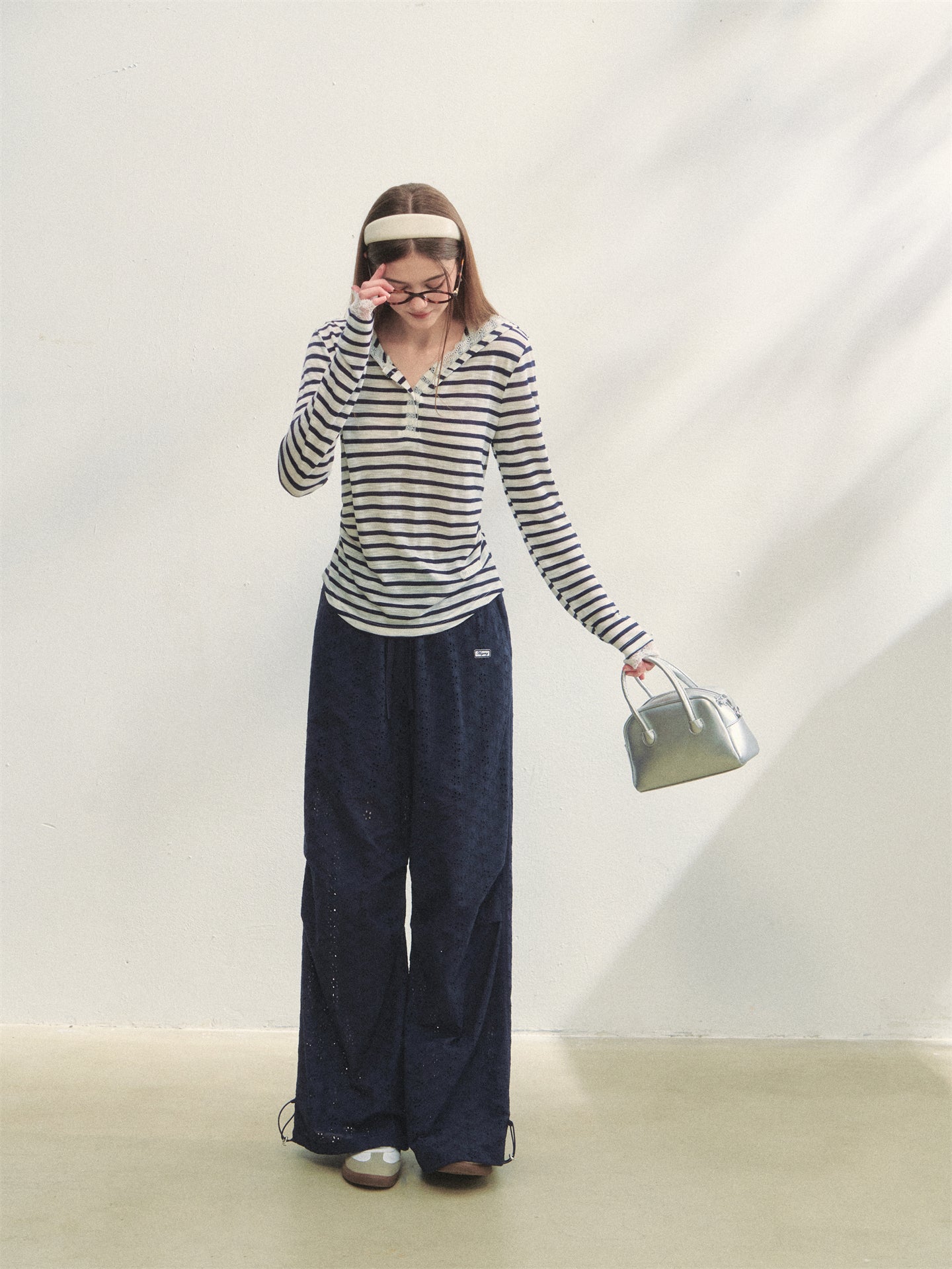 AsGony ASG25281 Flower hollow embroidery strap casual pants