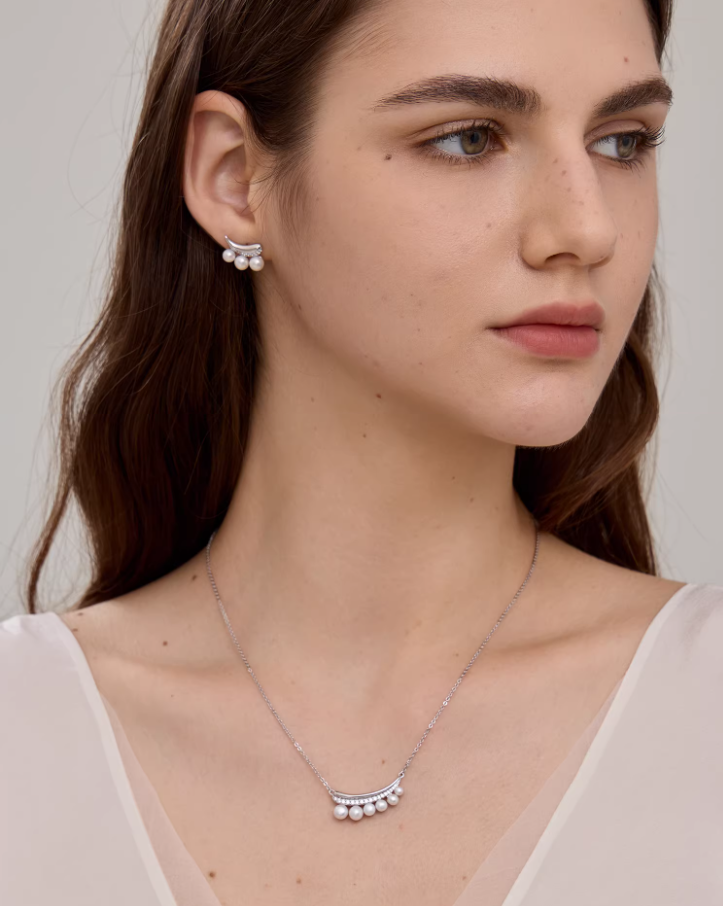 ARSIS Flowing light and shadow earrings