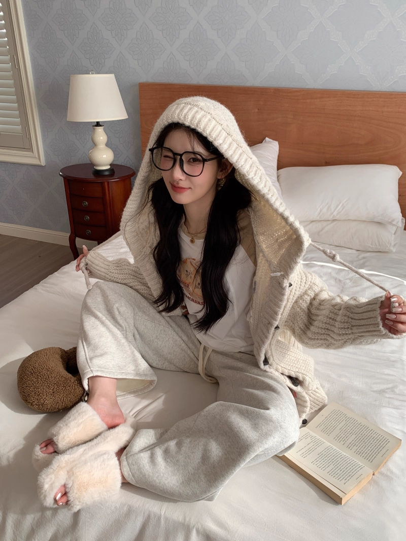 Momonana Hooded Toggle-Front Cardigan (white)