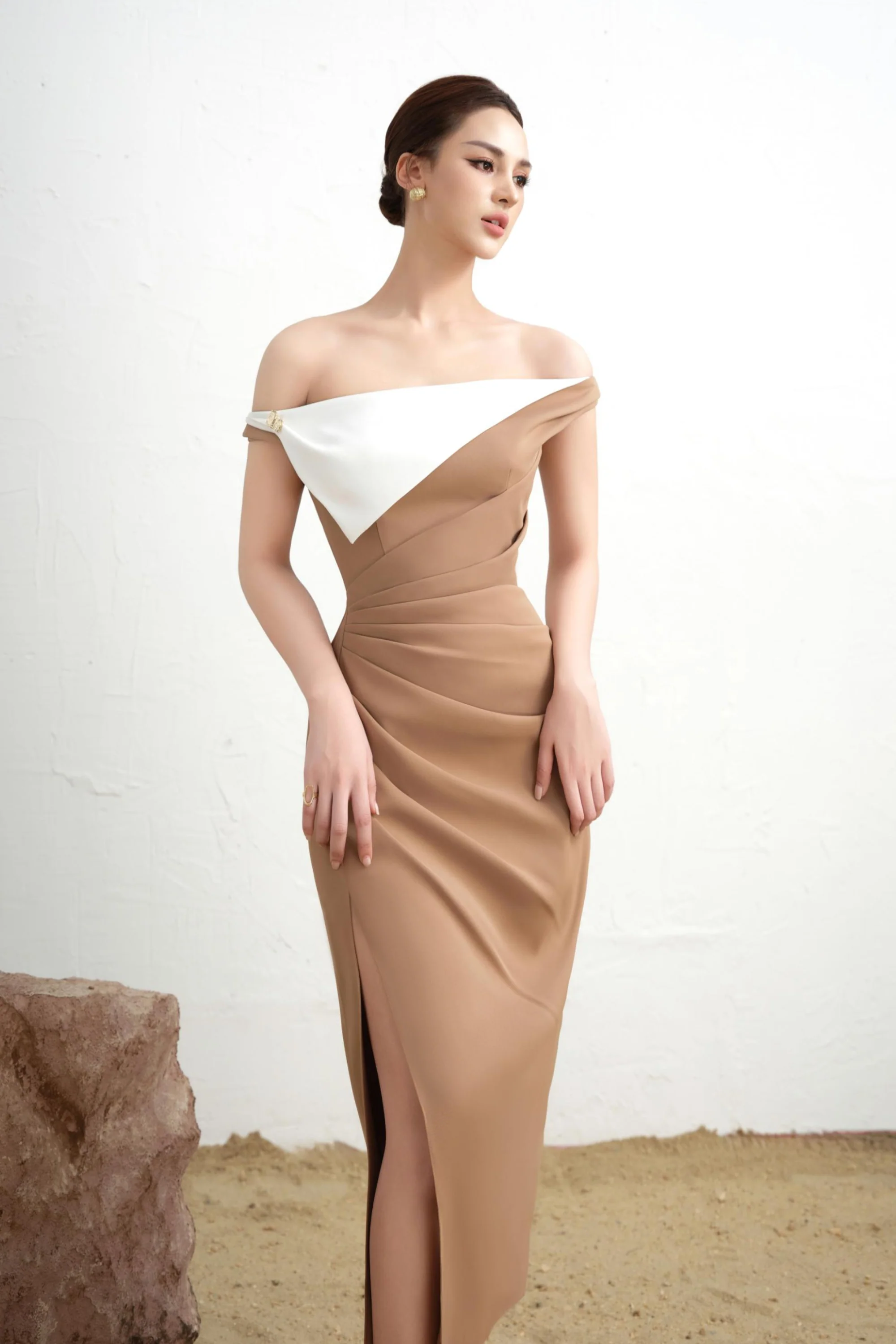 BYDENIO Layla Pleated Midi Dress With Mixed Fabric