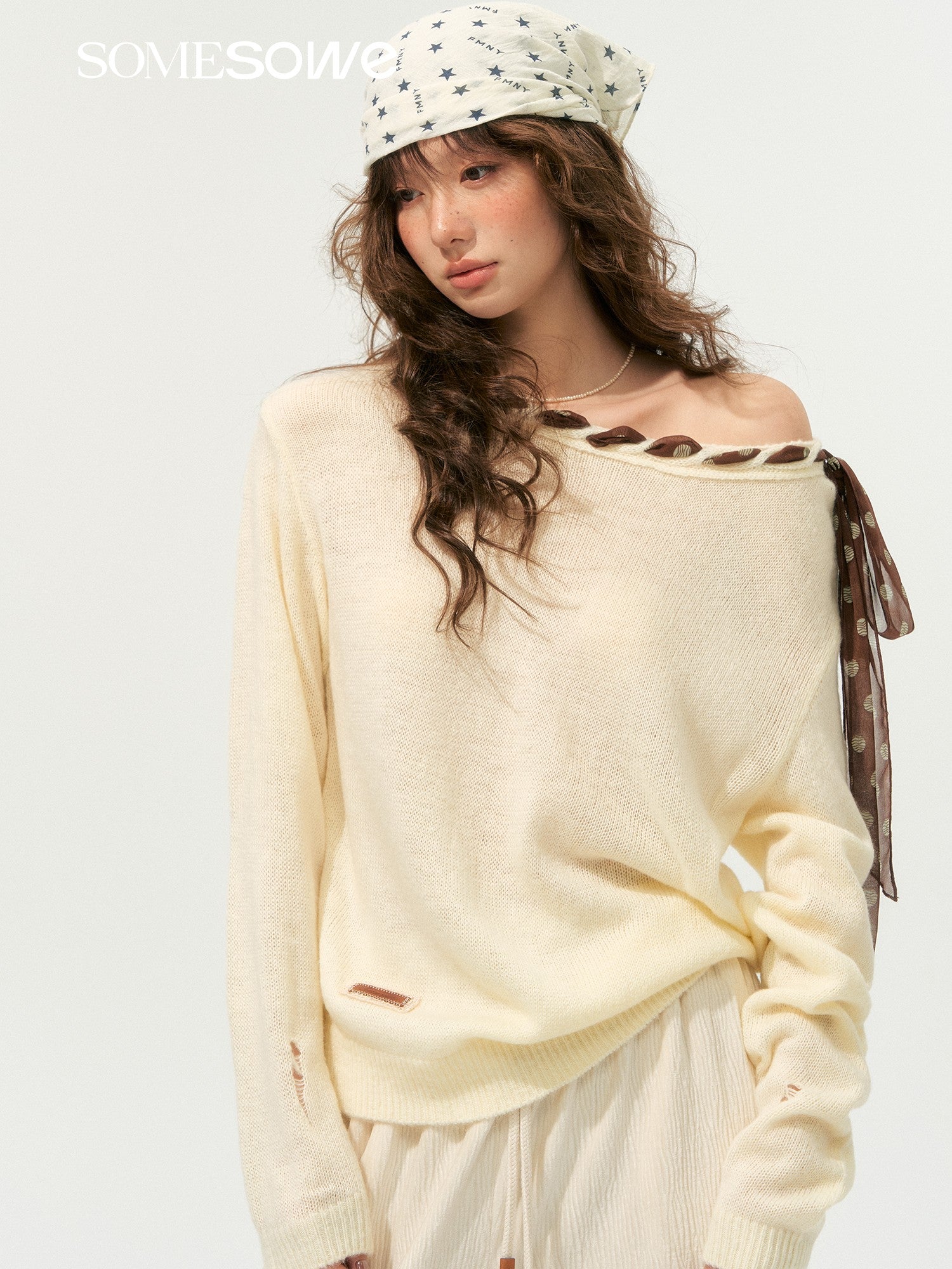 SOMESOWE S2508191 Silk scarf tied knitted top