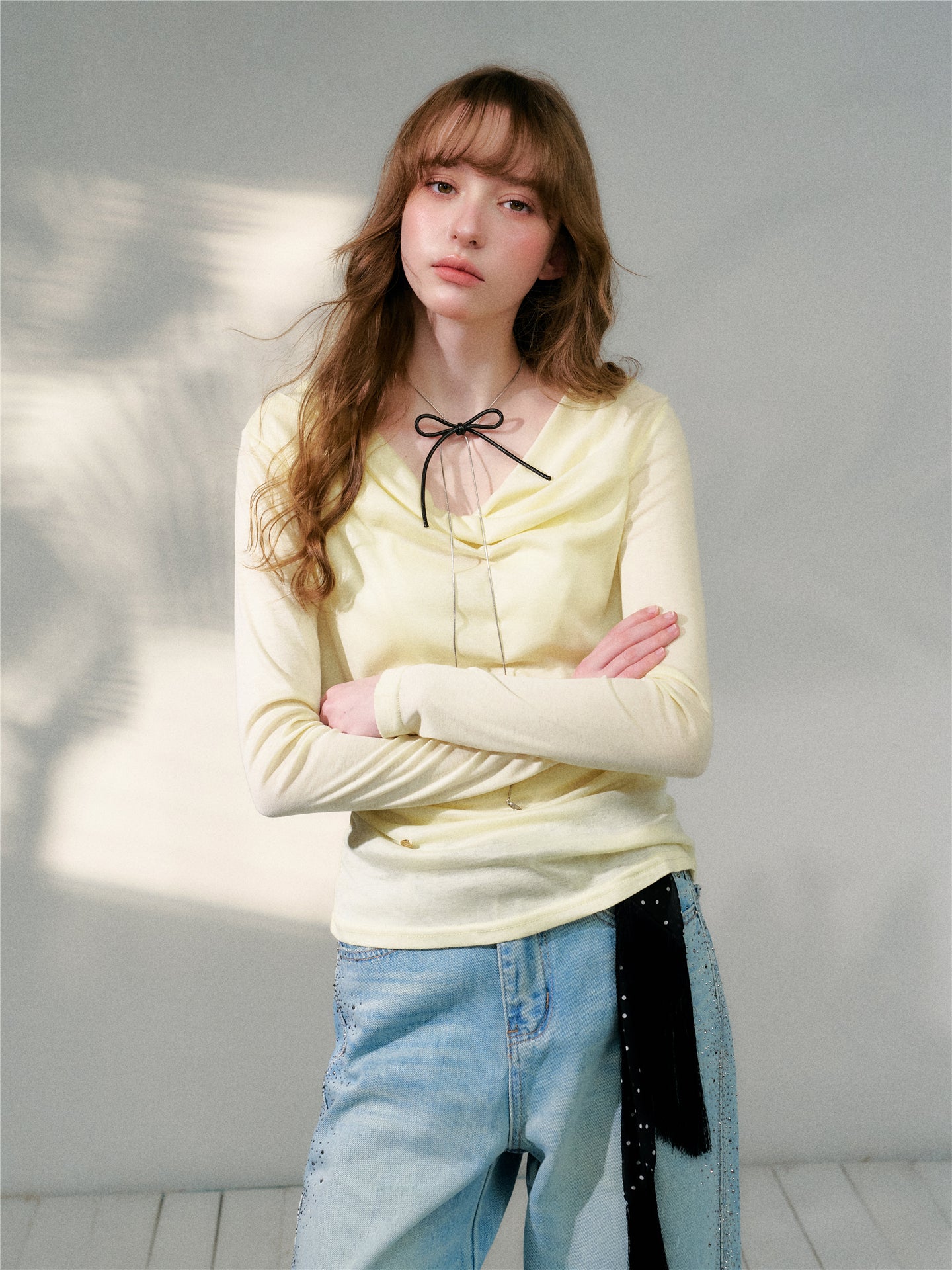16DEWS 16D26080 Polka dot ribbon pleated collar cinched top