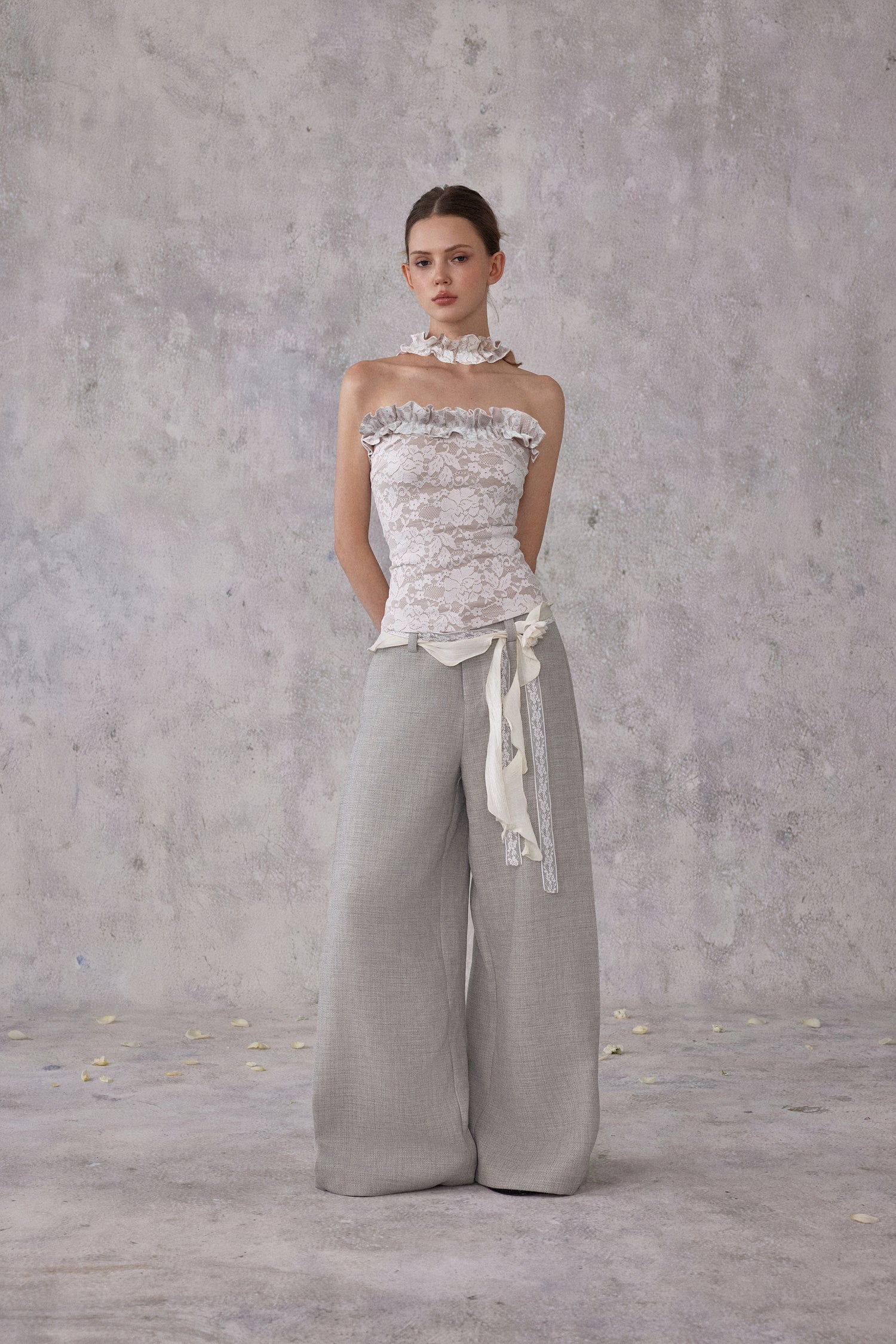 NOMEANSNO N189 Lace ruffle edge strapless top