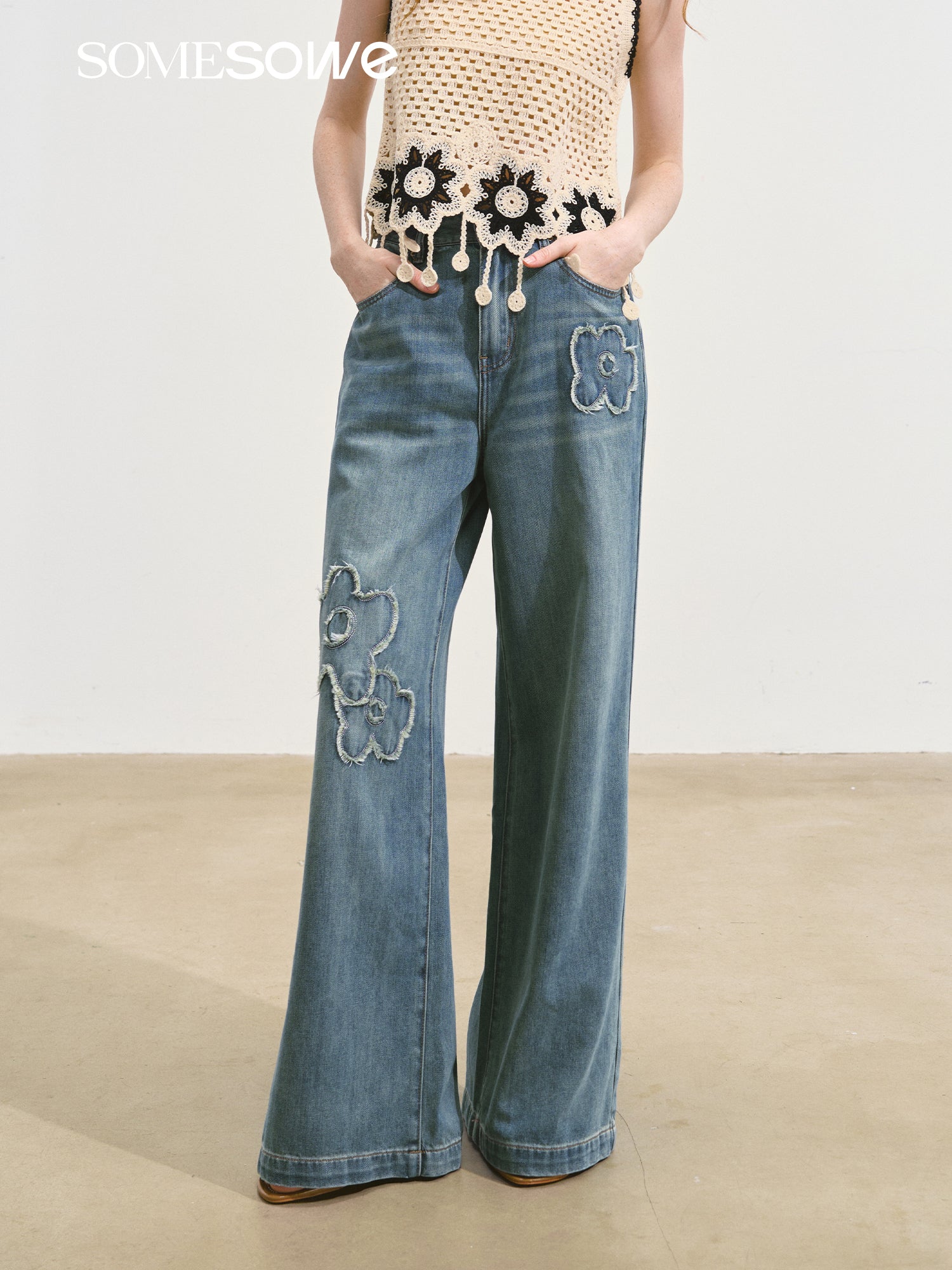 SOMESOWE S2508089 Hairy flower patch denim jeans