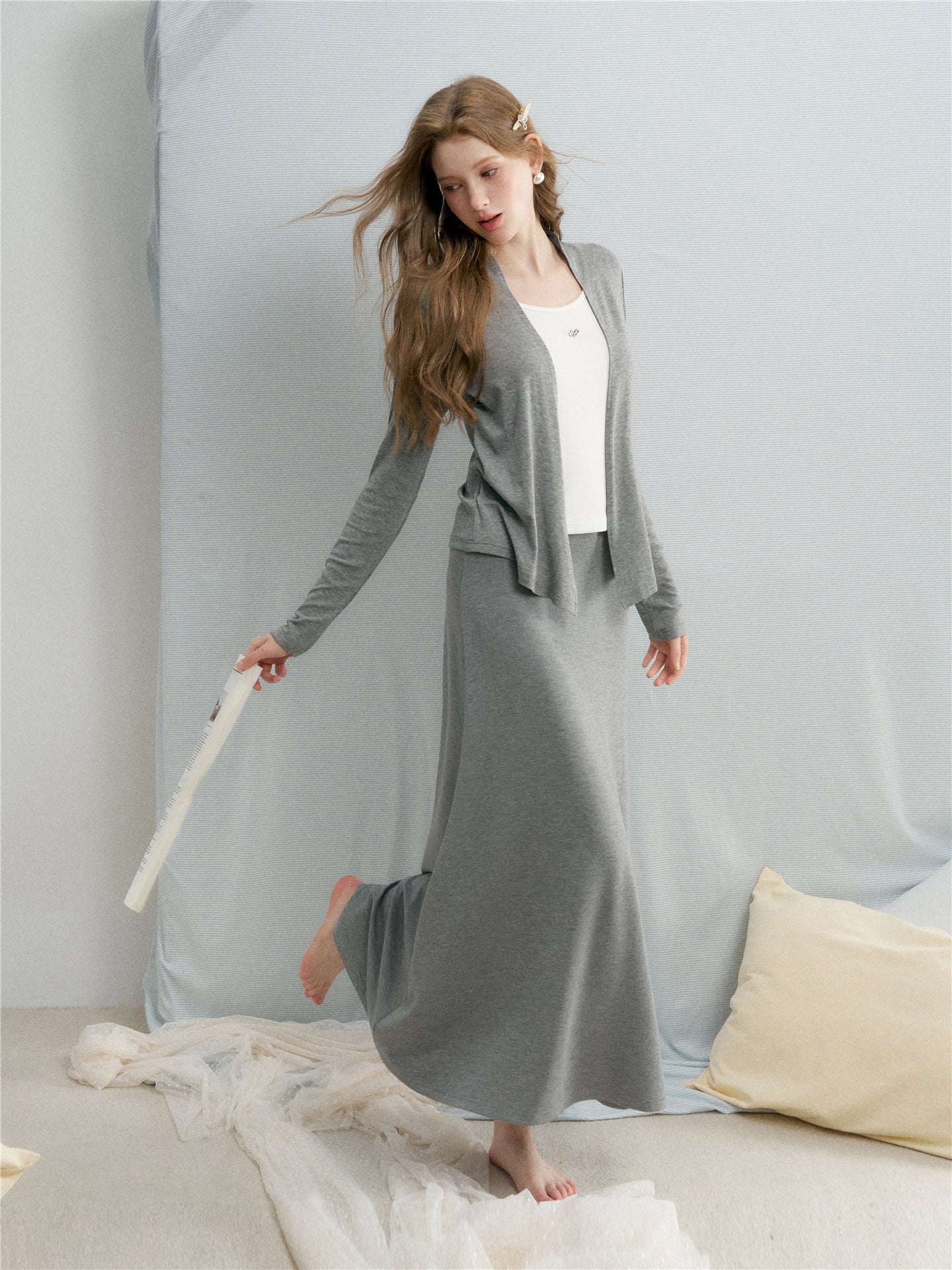16DEWS 16D26037&16D26038 Fake two knitted round neck cardigan + skirt