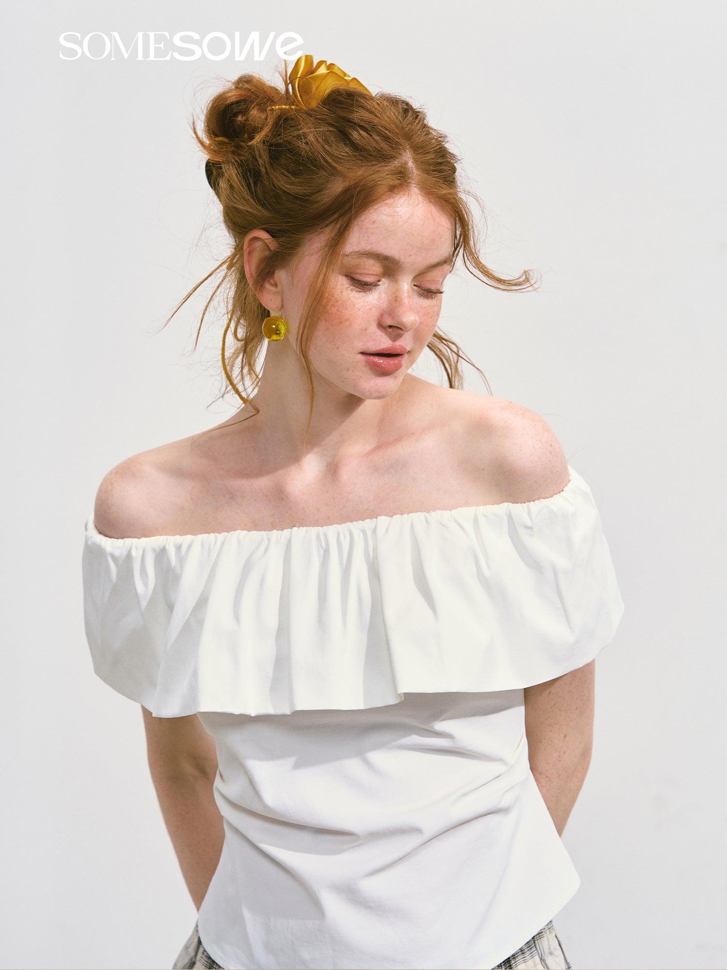 SOMESOWE S2508111 Off shoulder pleated top
